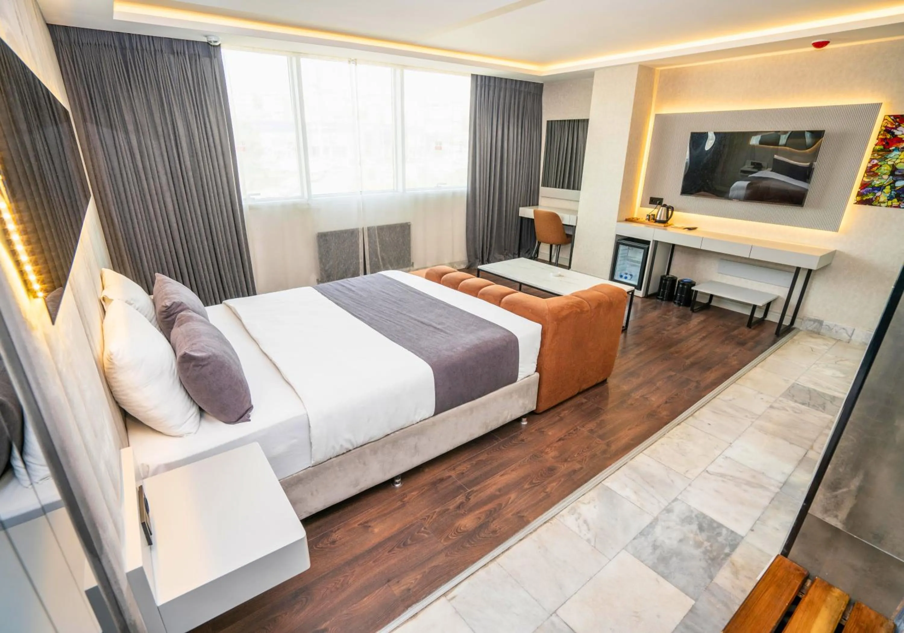 Photo of the whole room, Bed in 216 Station Suite Gebze