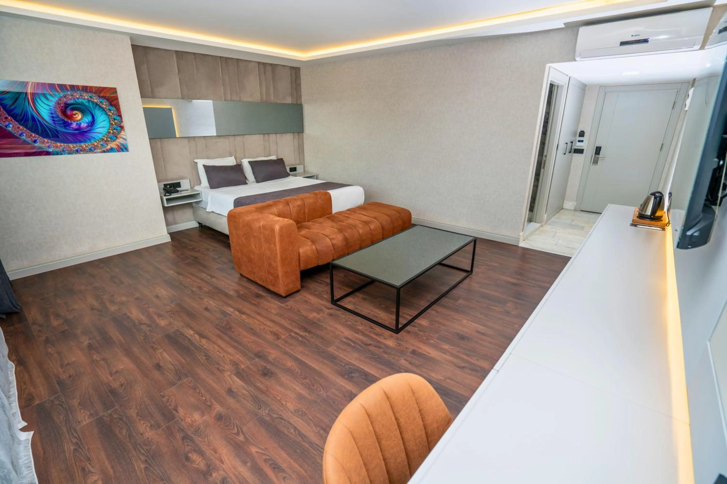 Photo of the whole room in 216 Station Suite Gebze