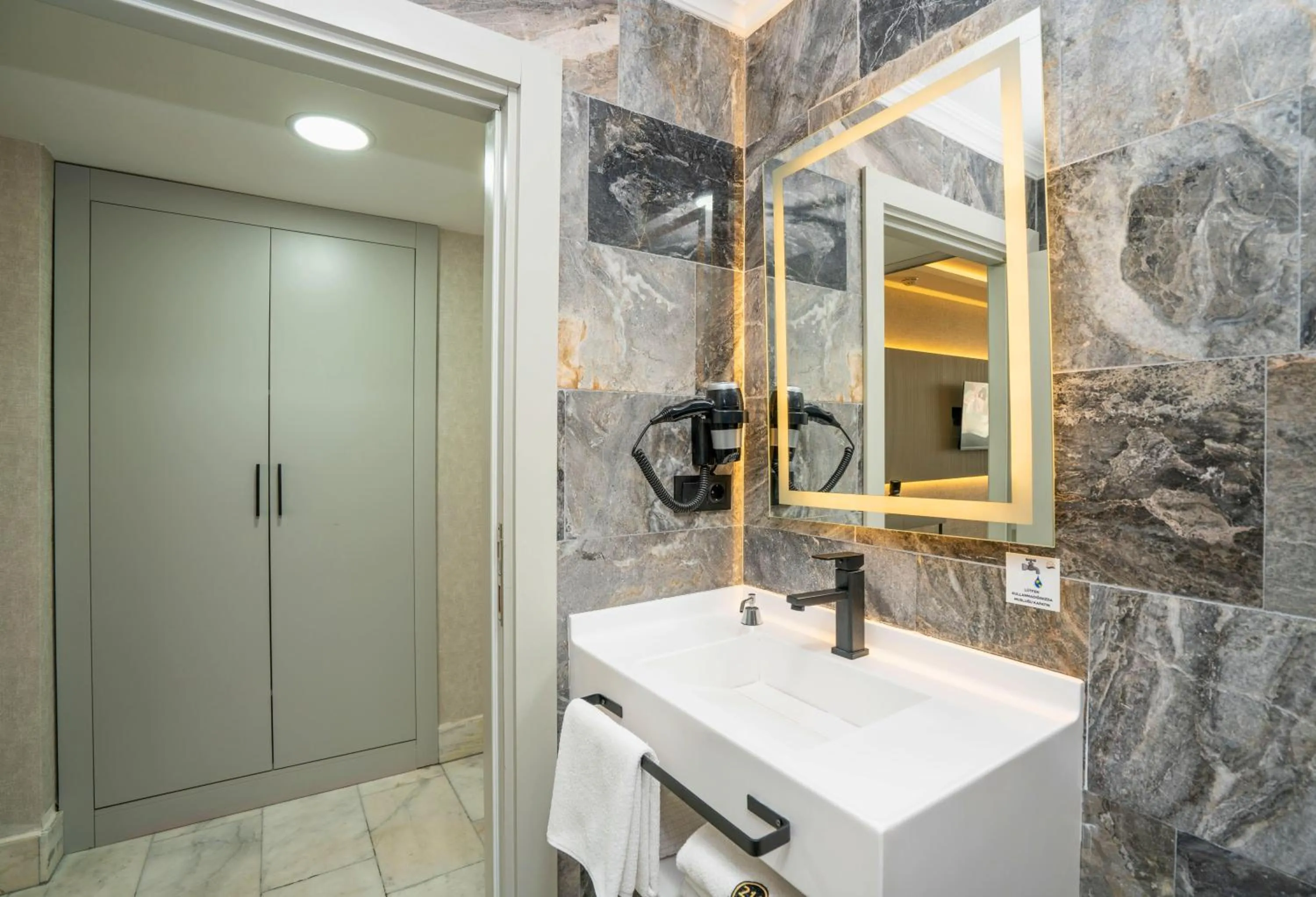 Bathroom in 216 Station Suite Gebze