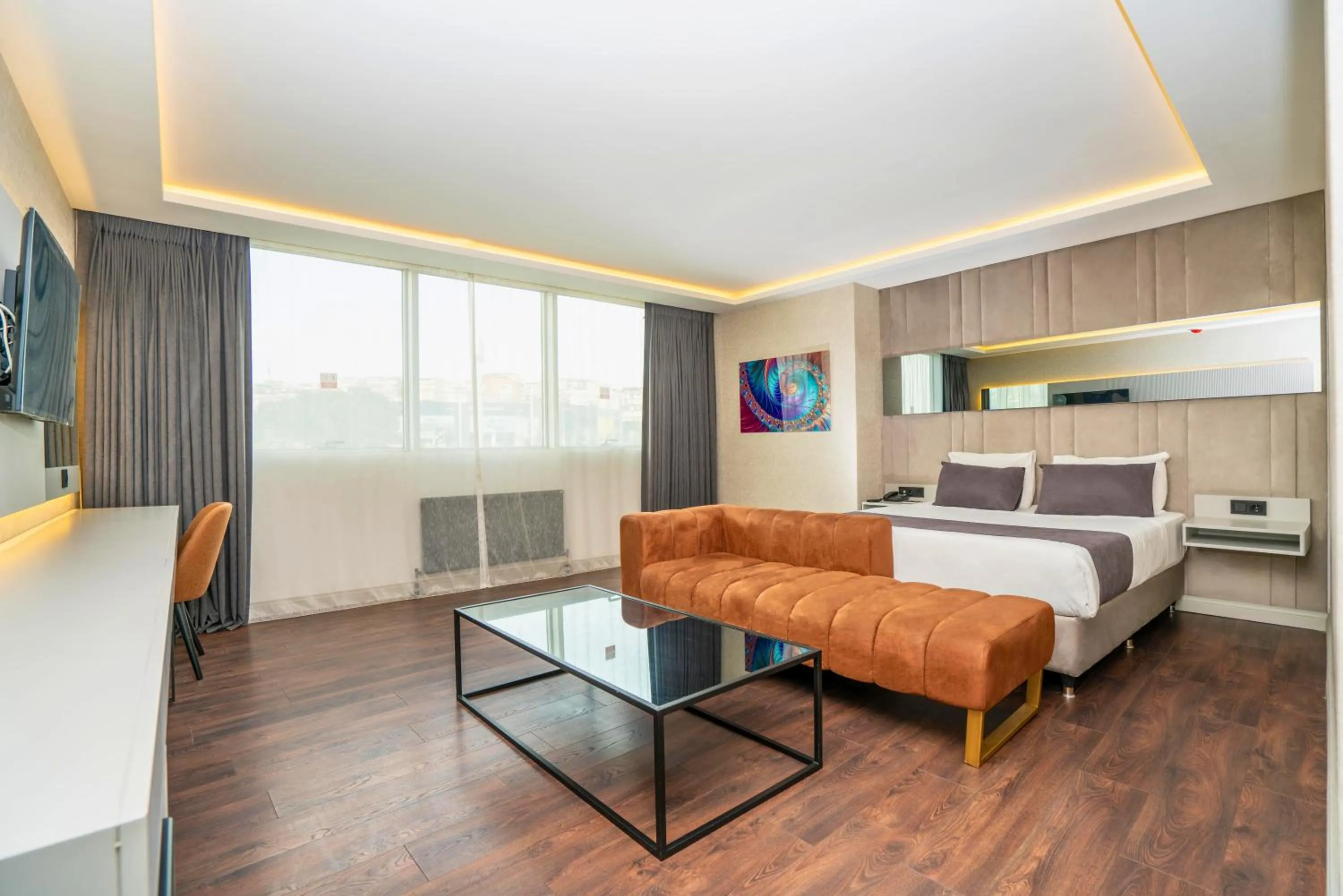 Photo of the whole room, Bed in 216 Station Suite Gebze