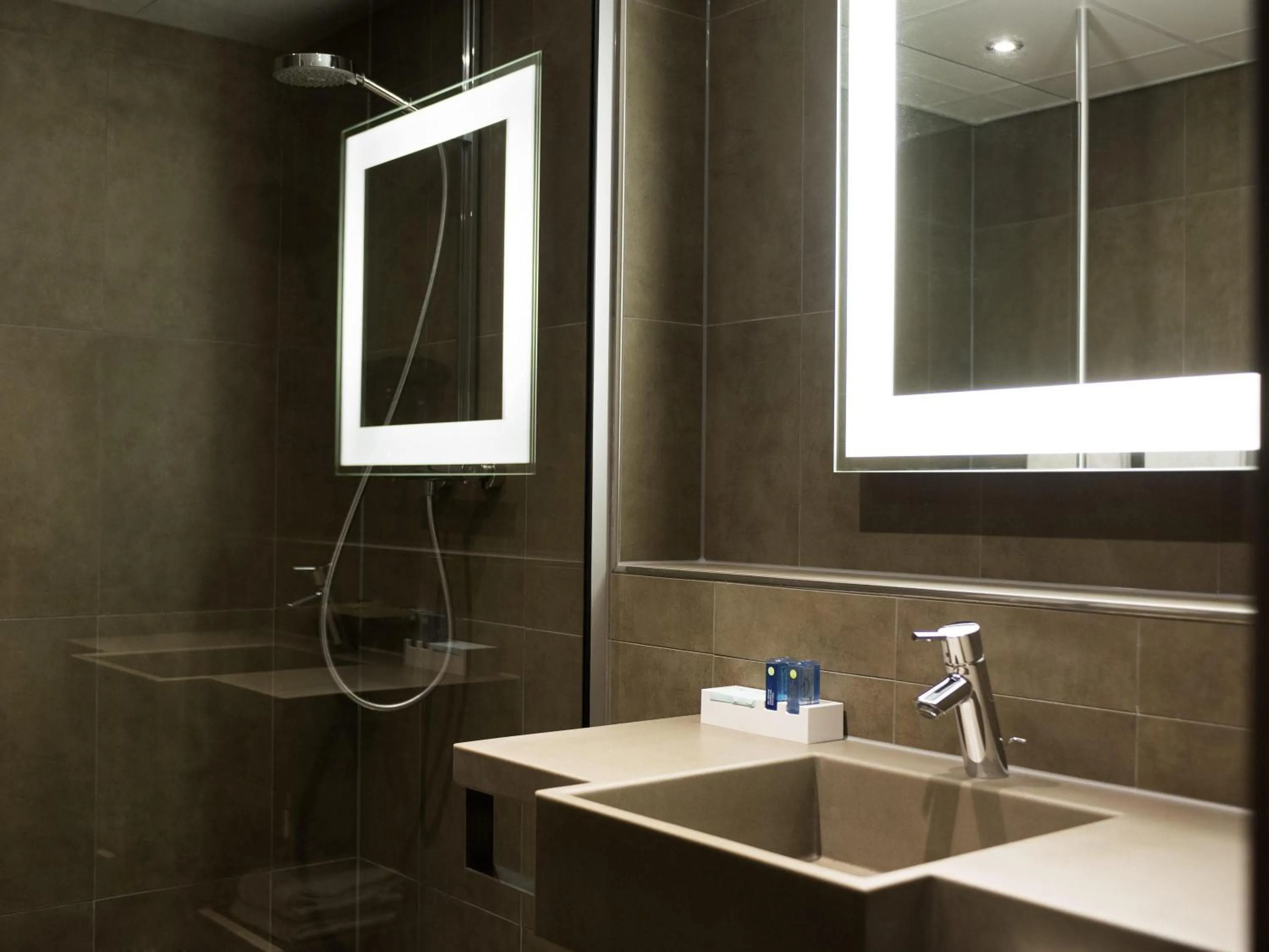 Executive Room with Double Bed and Sofa in Novotel Den Haag World Forum