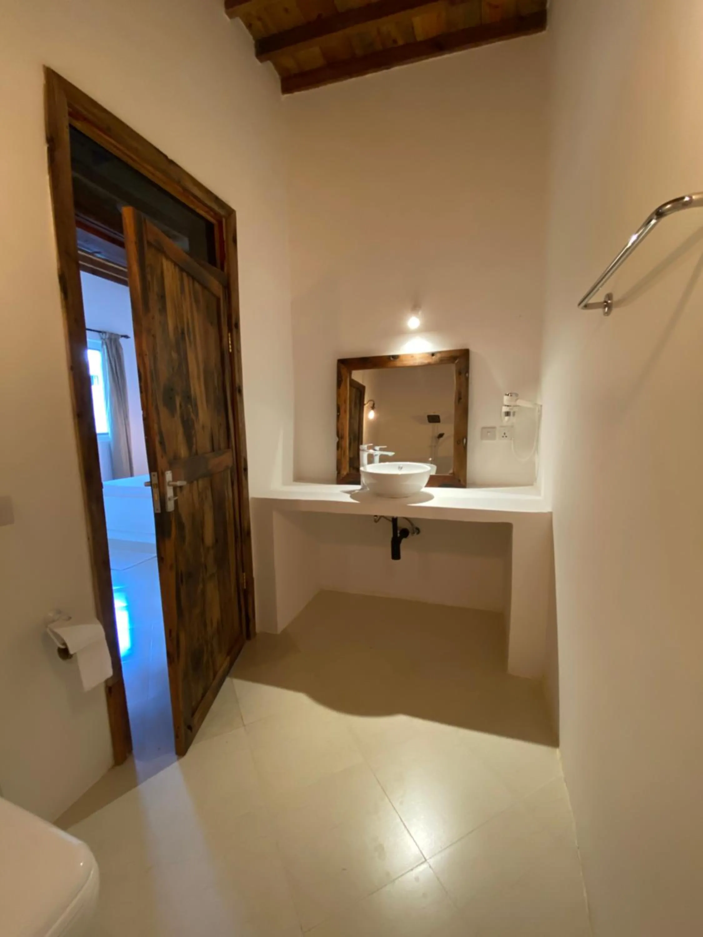 Bathroom in Cactus lodge Zanzibar