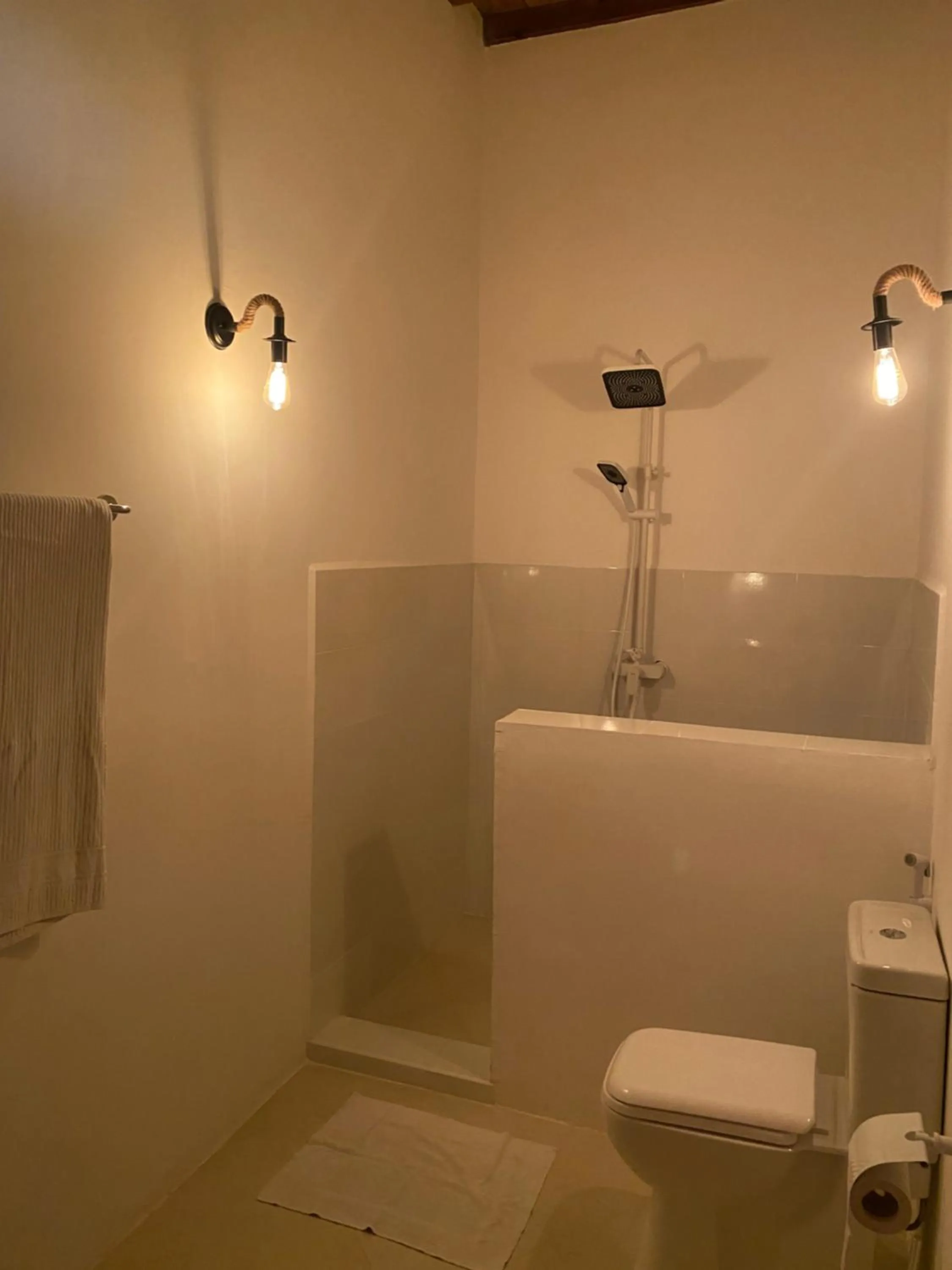 Shower in Cactus lodge Zanzibar