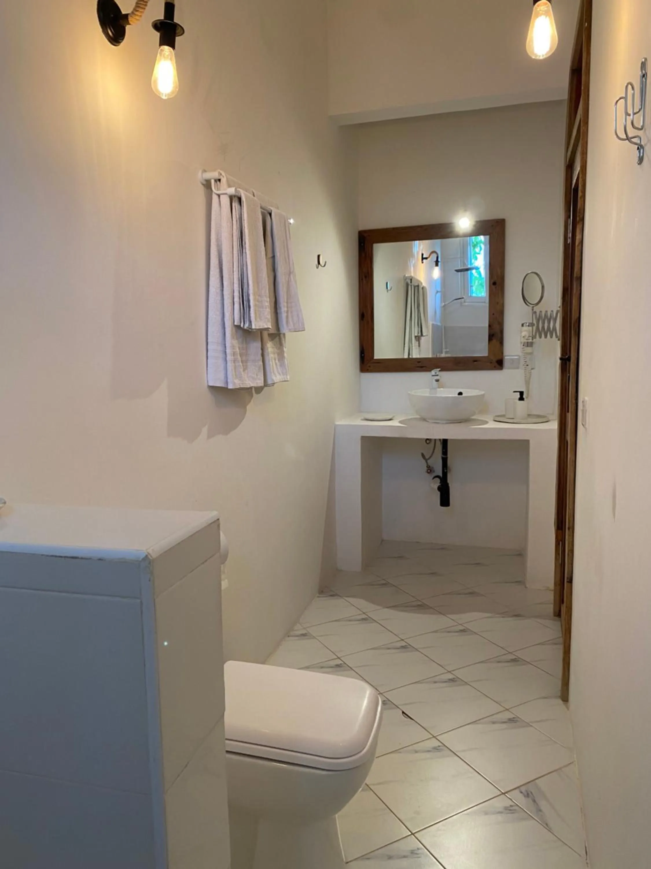 Toilet in Cactus lodge Zanzibar