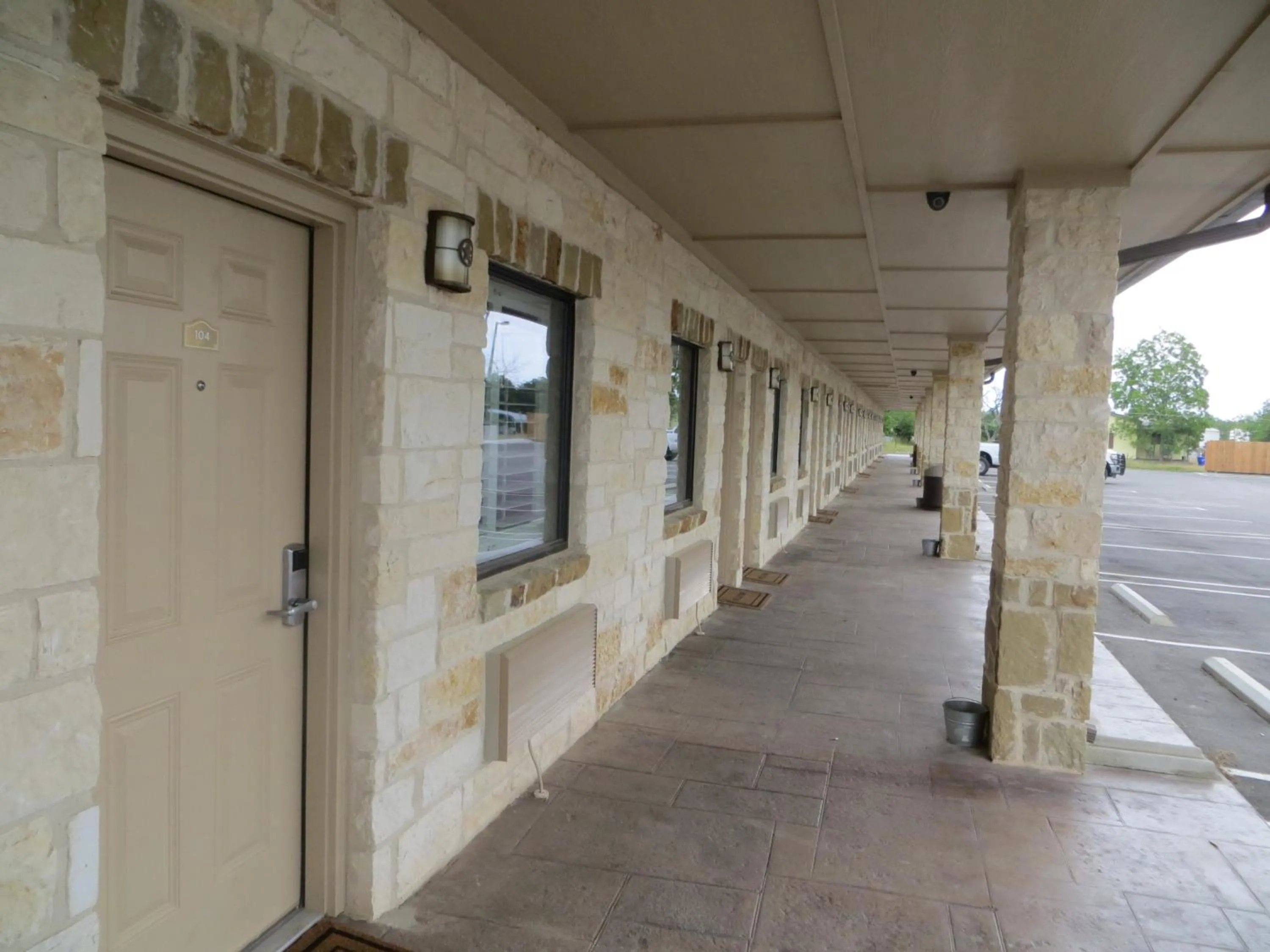 Facade/entrance in Black Gold Inn
