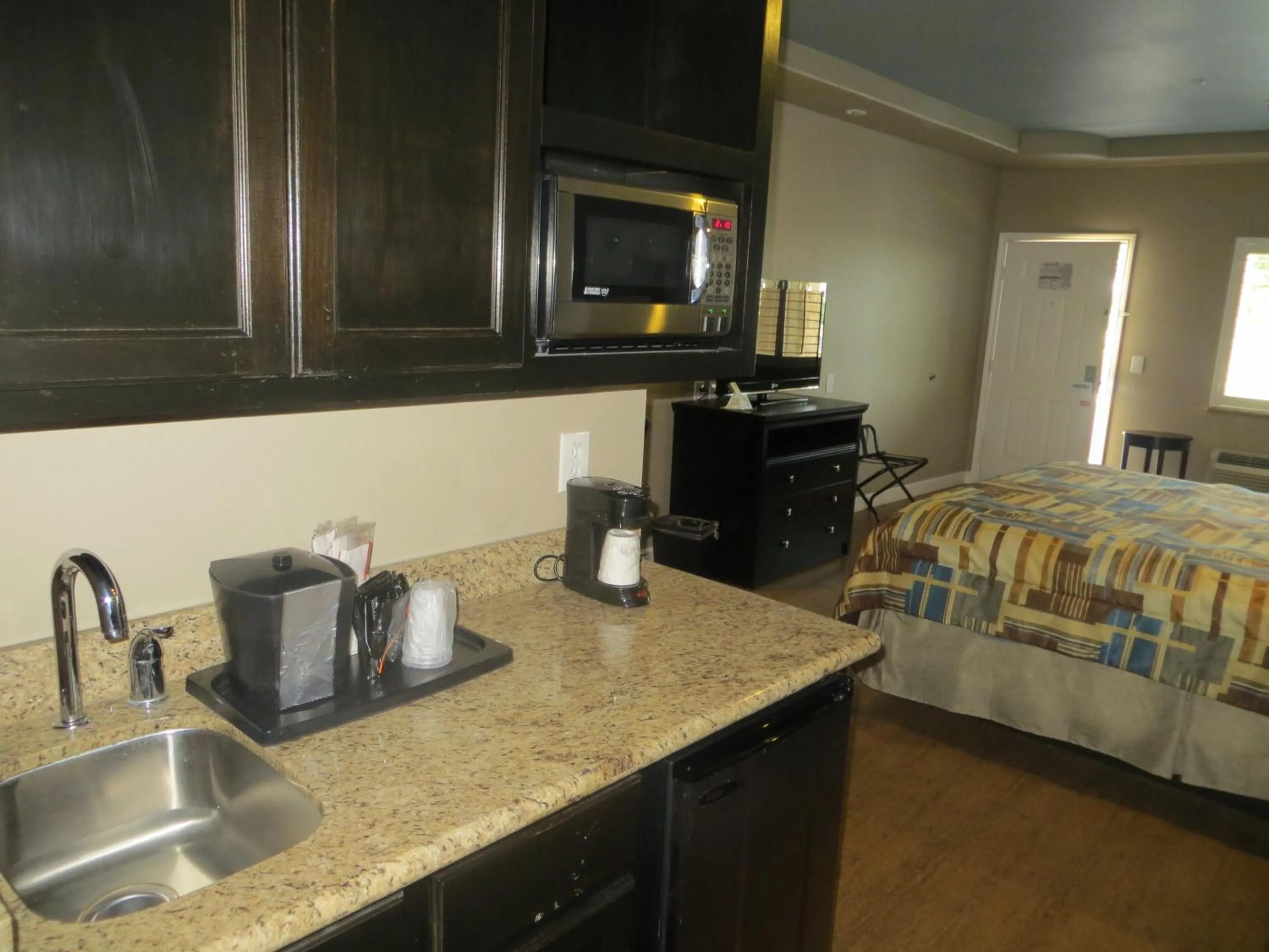 Kitchen or kitchenette in Black Gold Inn