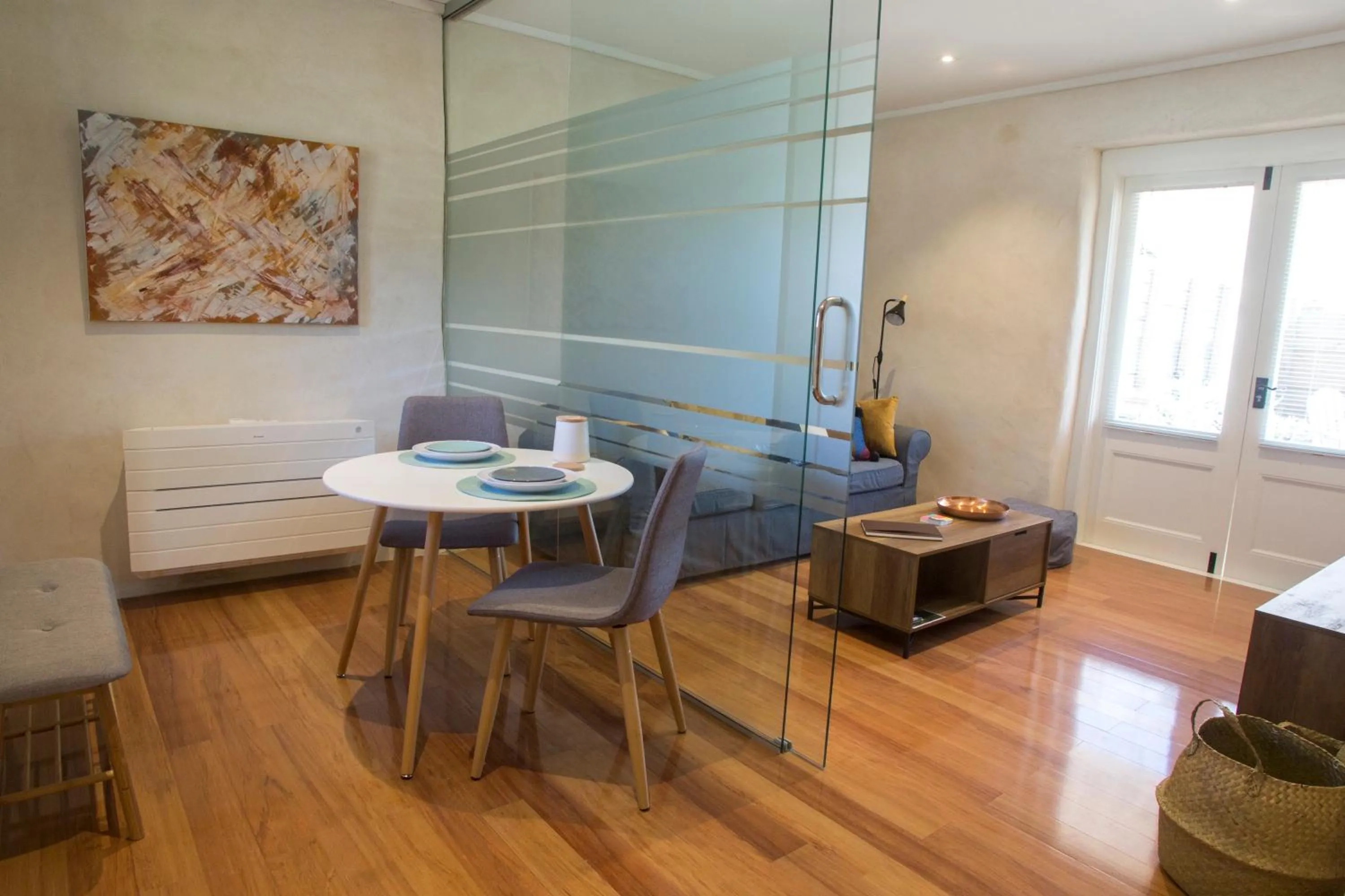 Dining area in Woodstock Suite
