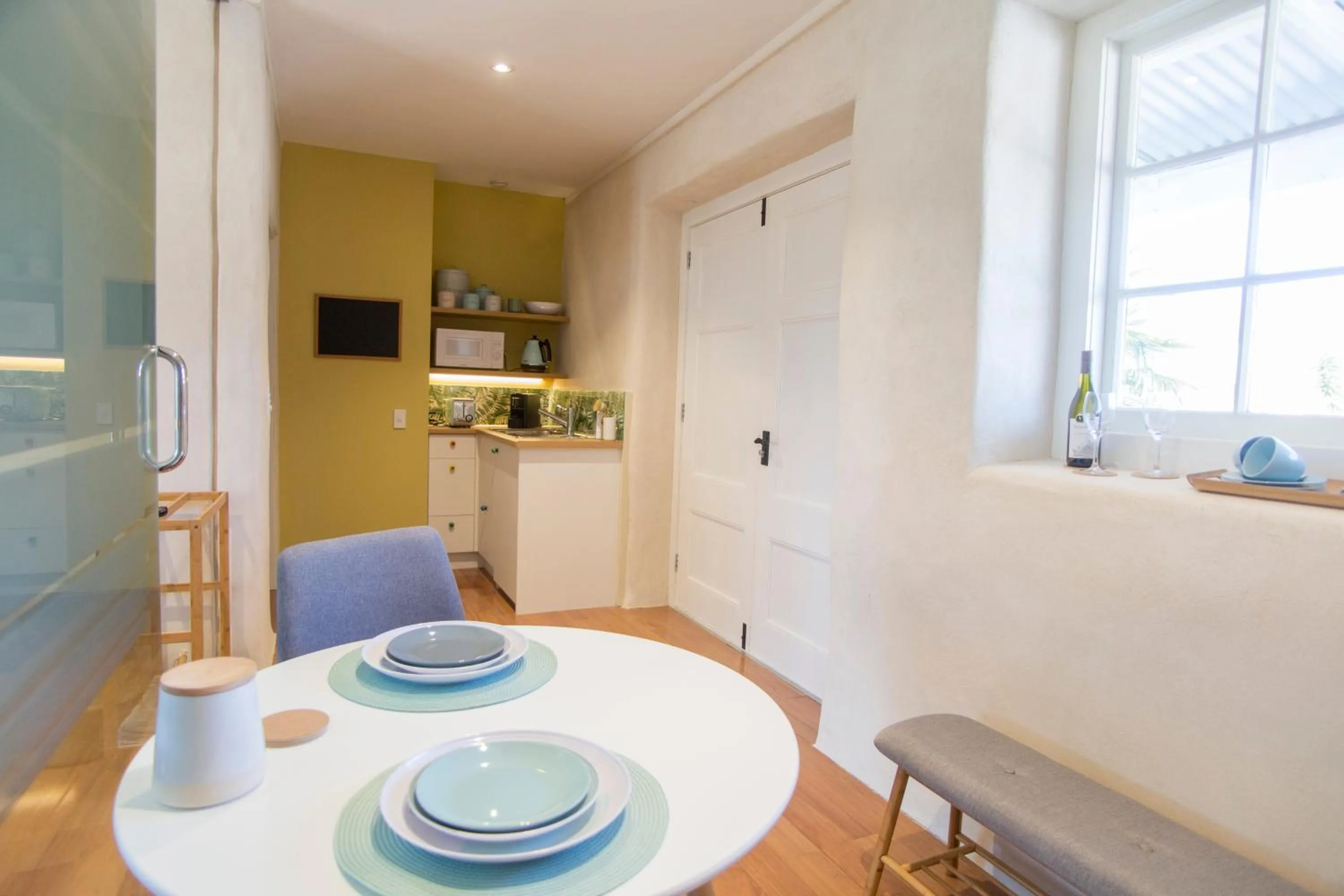 Kitchen or kitchenette in Woodstock Suite