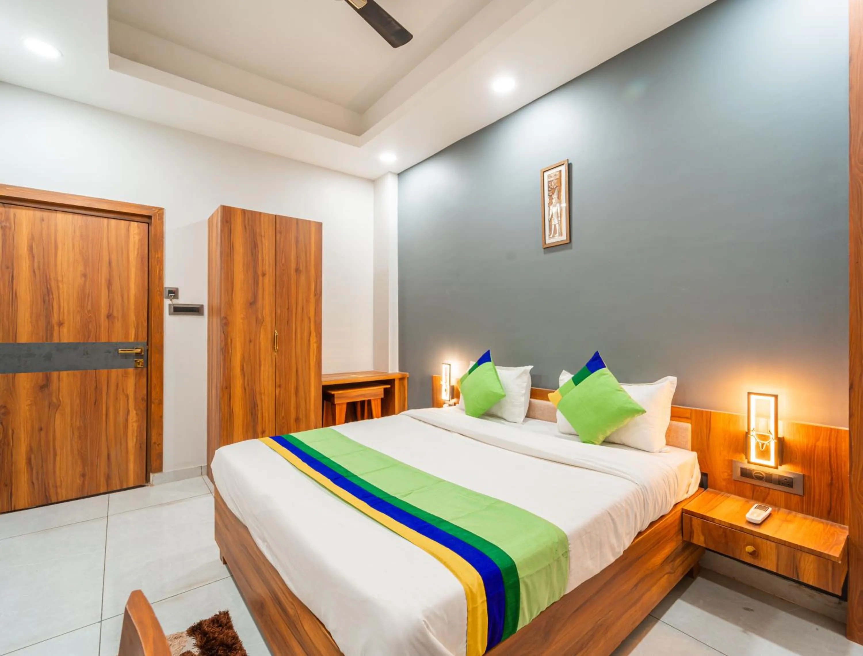 Bed in Treebo Lake City