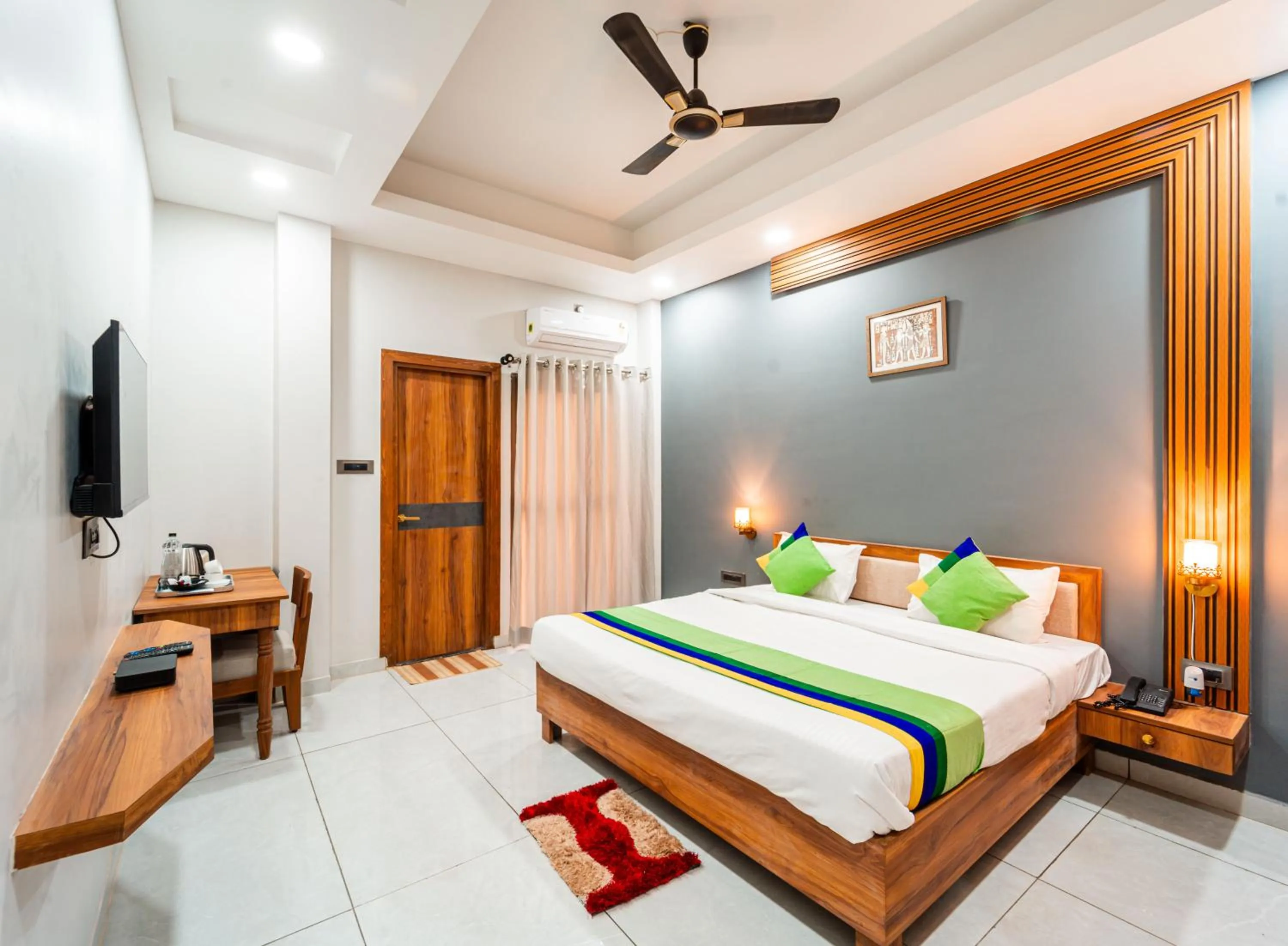 Bed in Treebo Lake City