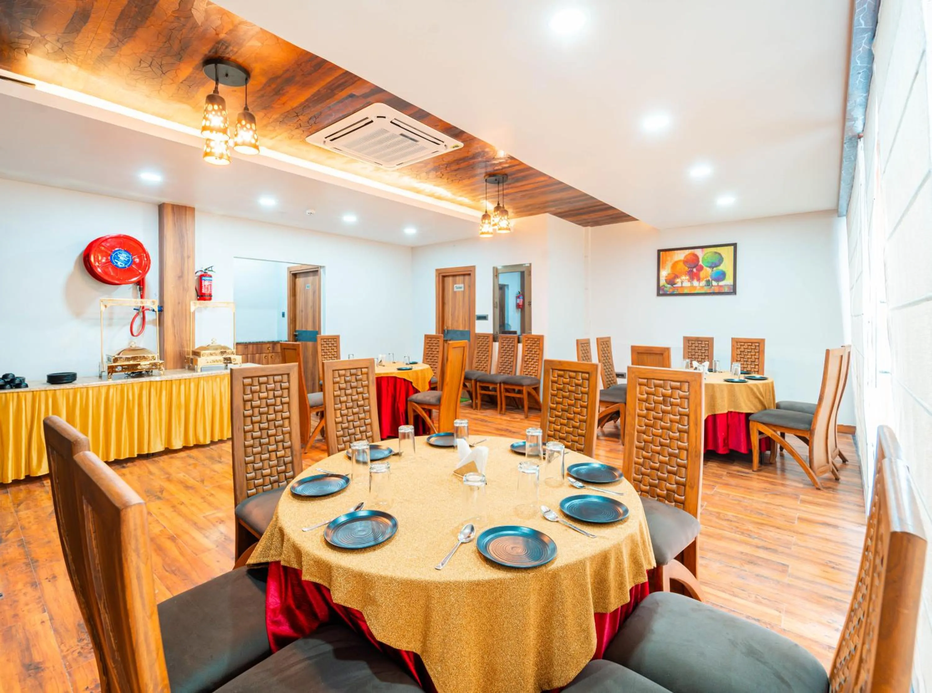 Restaurant/places to eat in Treebo Lake City