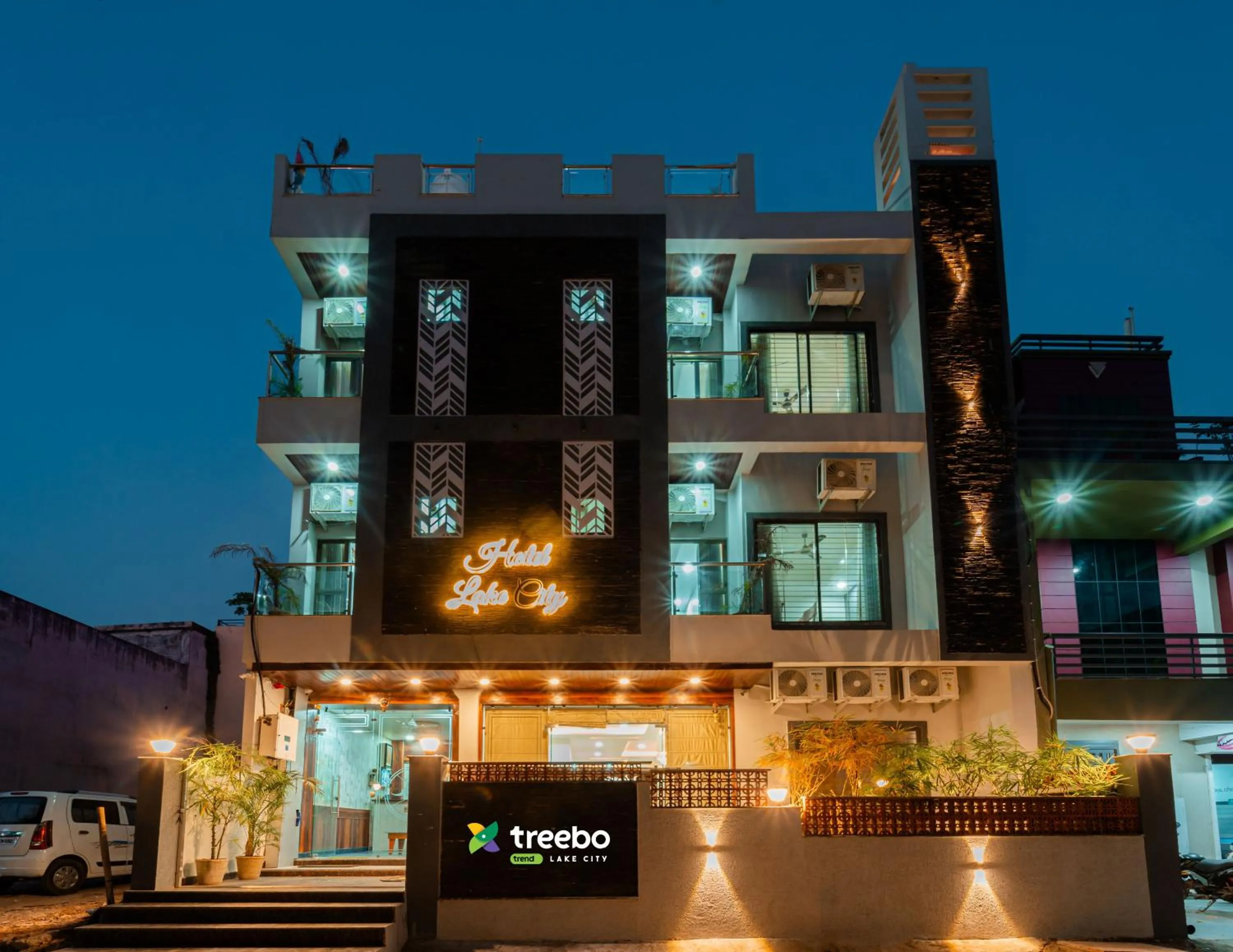 Facade/entrance in Treebo Lake City