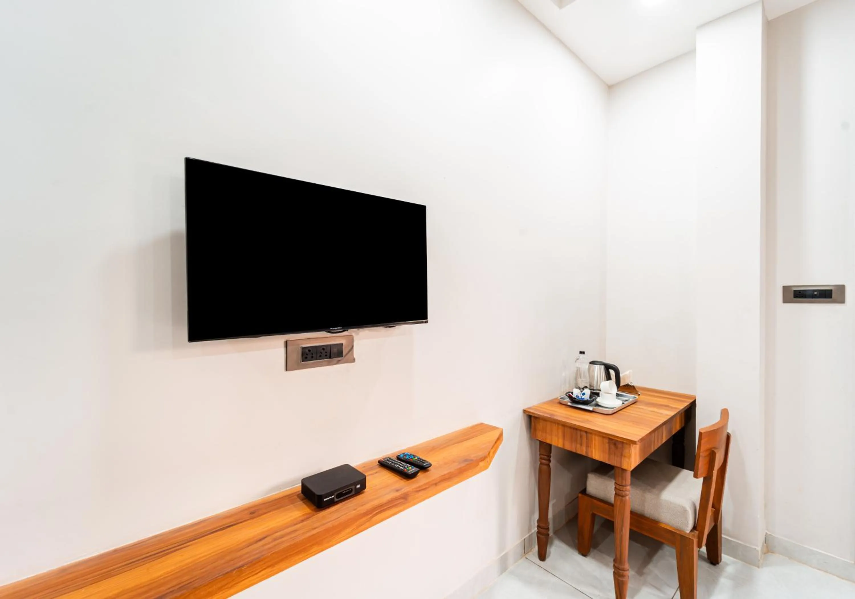 TV and multimedia in Treebo Lake City