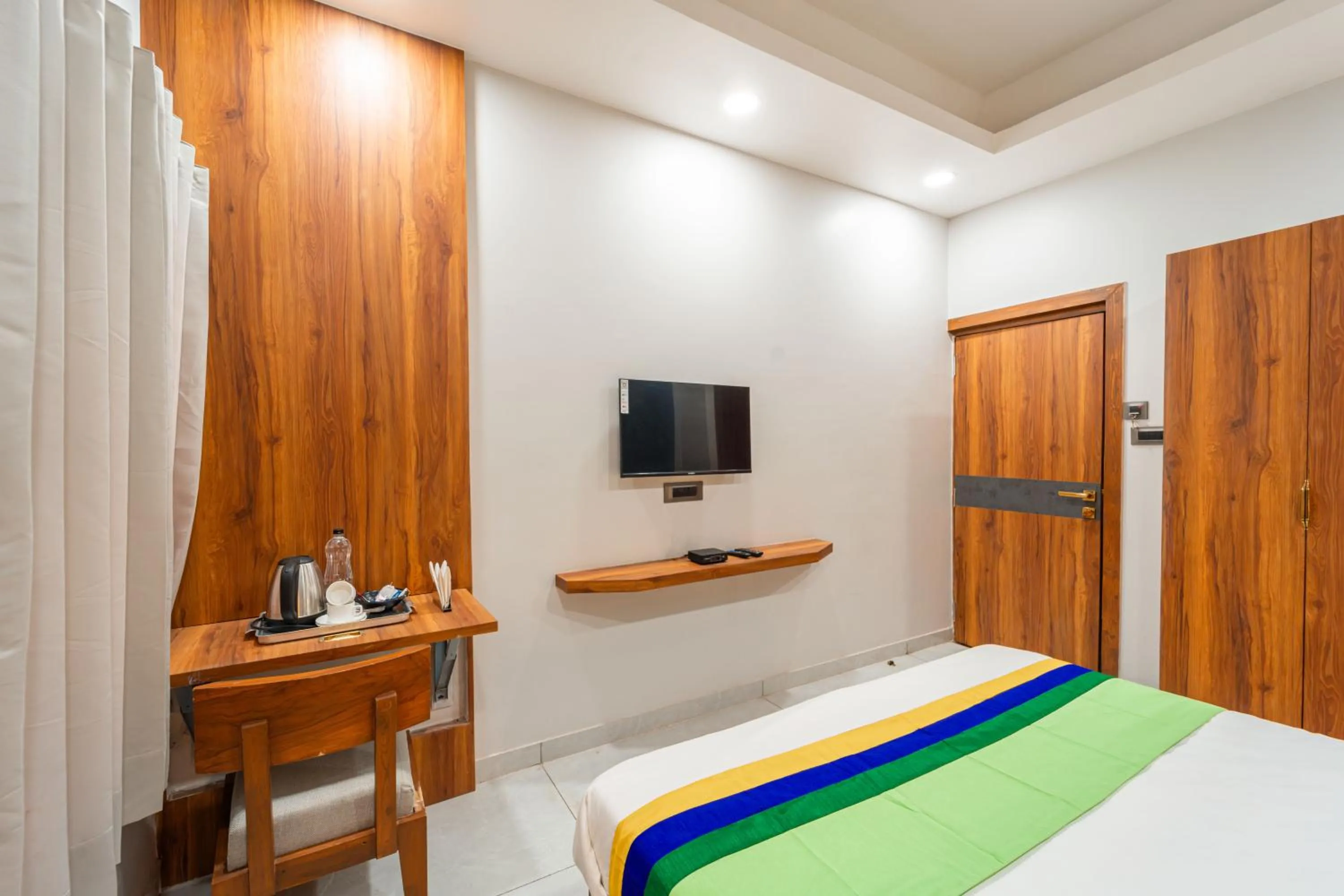 Bed in Treebo Lake City