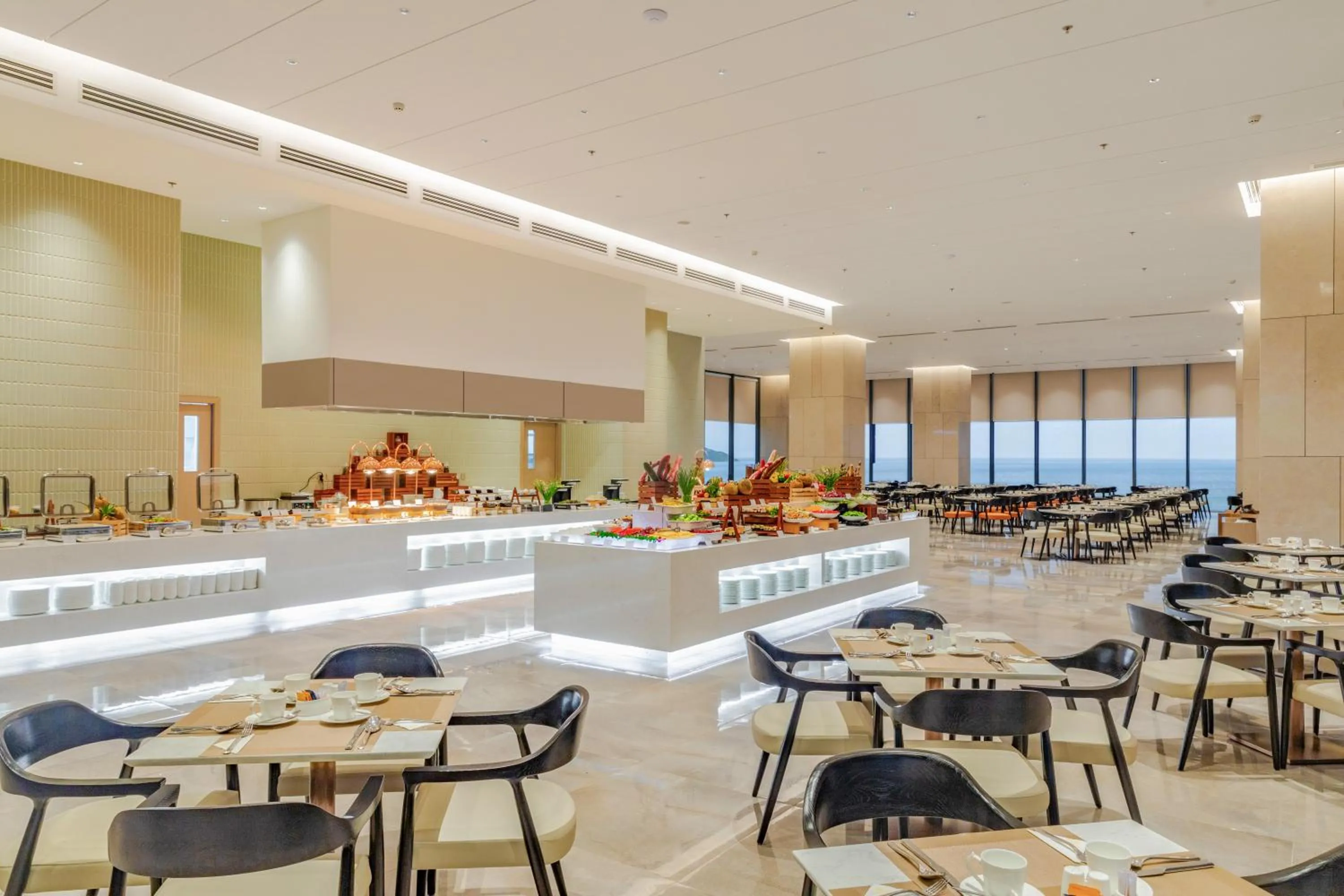 Restaurant/places to eat in Awaken Da Nang Hotel