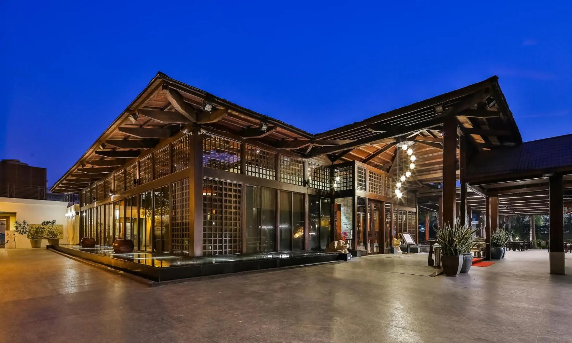 Restaurant/places to eat in Queena Plaza Hotel