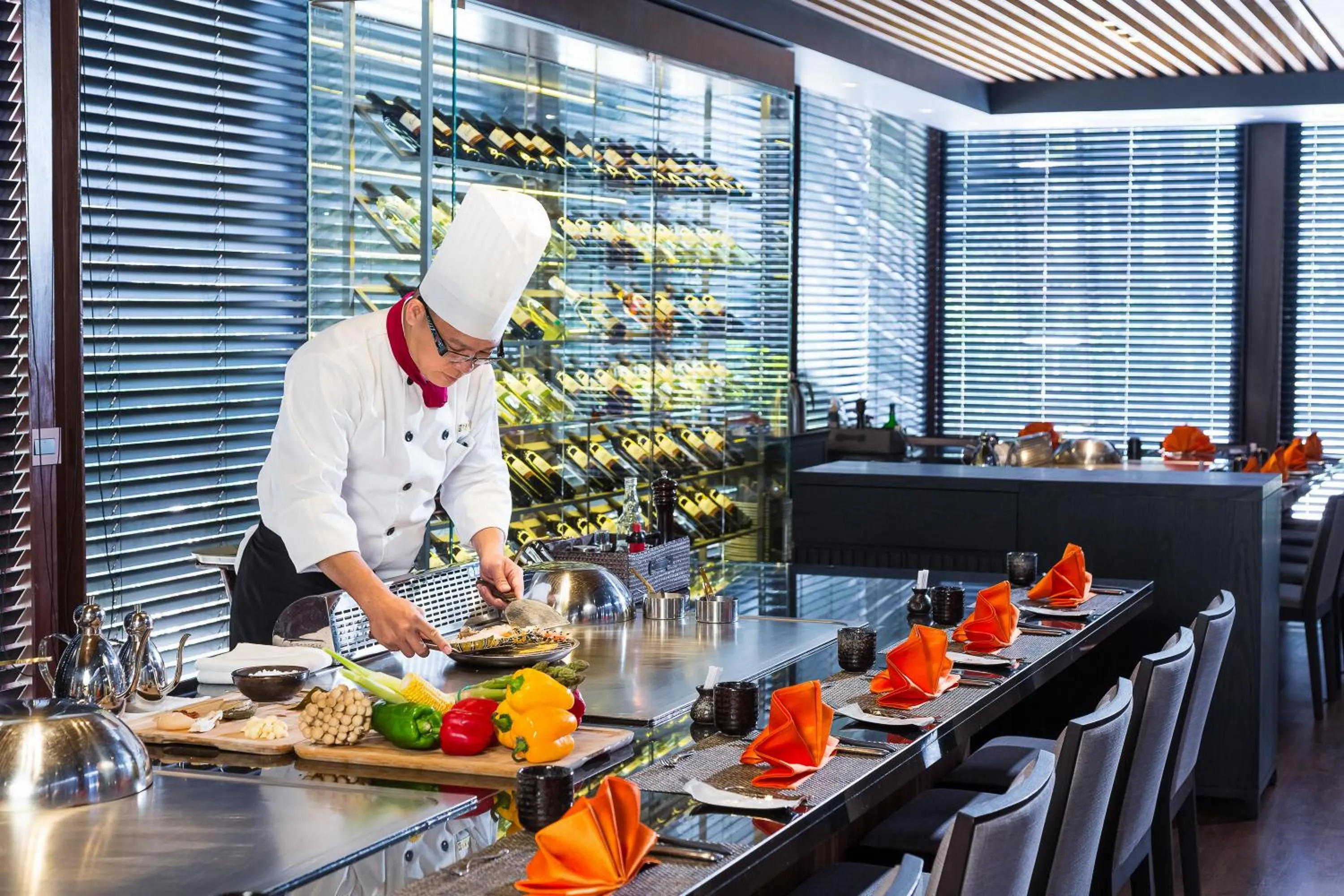 Restaurant/places to eat in Queena Plaza Hotel