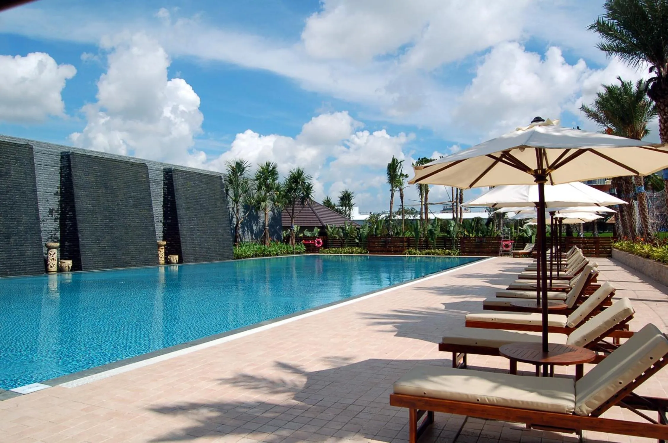 Swimming pool in Queena Plaza Hotel