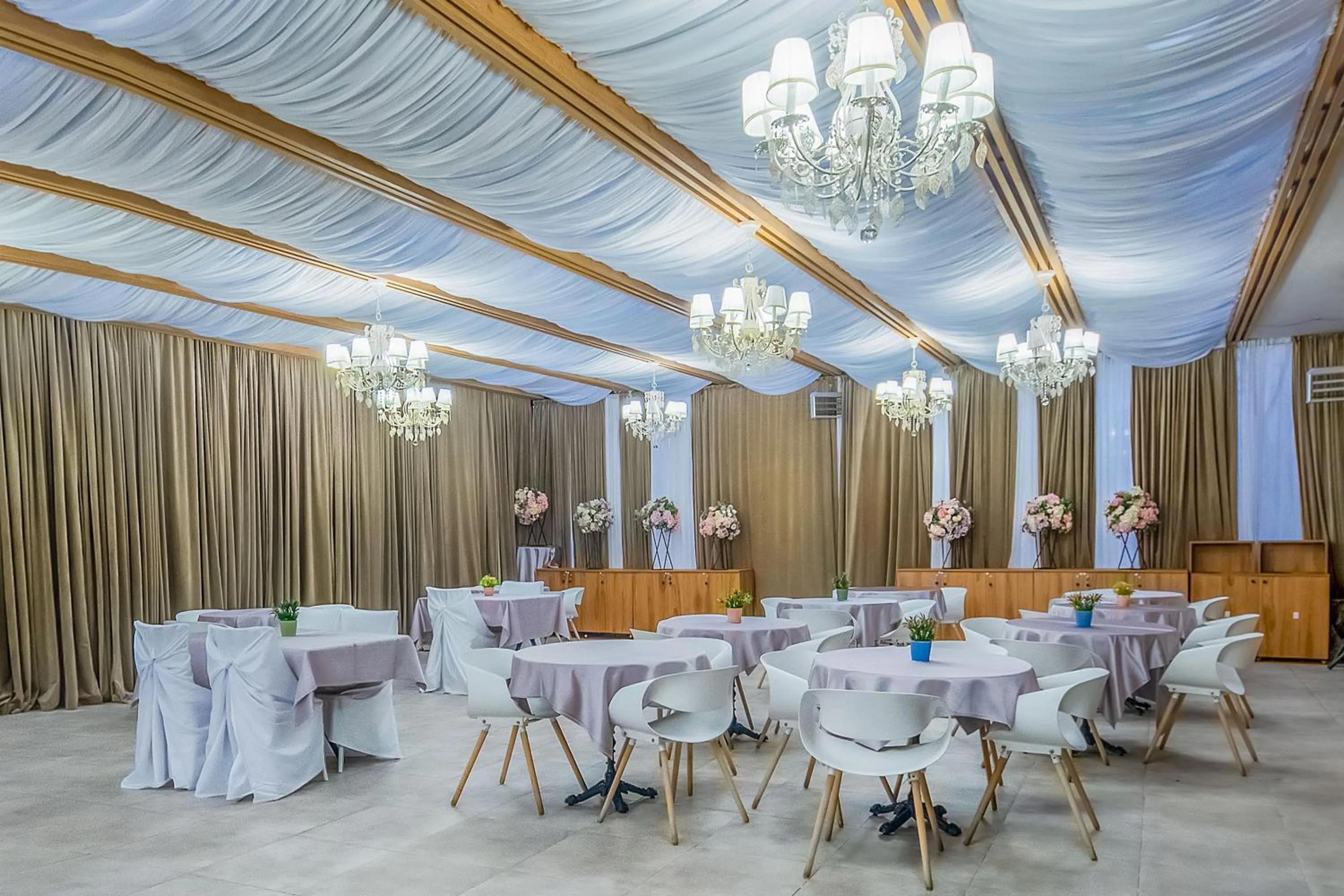 Restaurant/places to eat in Cron Palace kosher Tbilisi Hotel