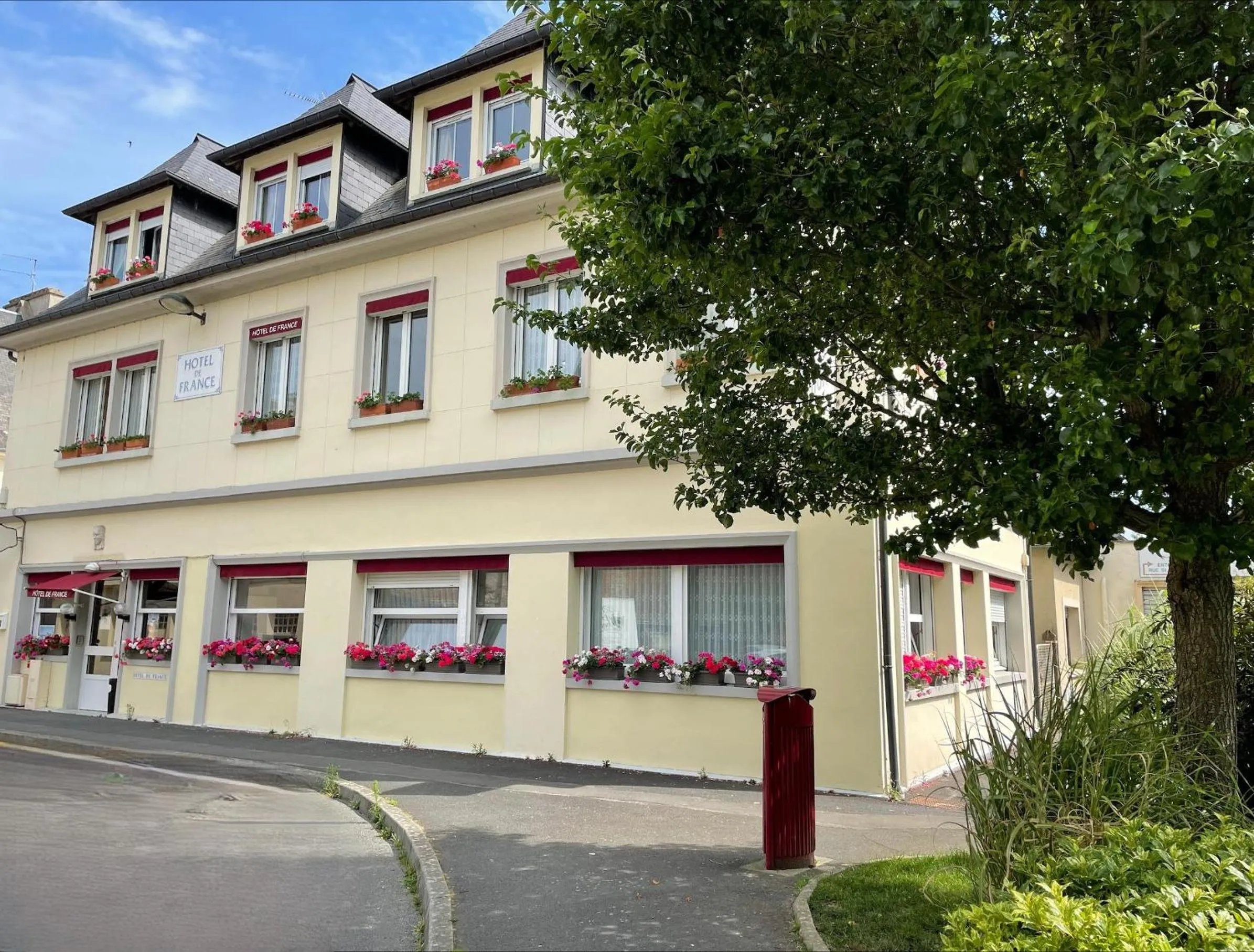 Property building in Hôtel de France