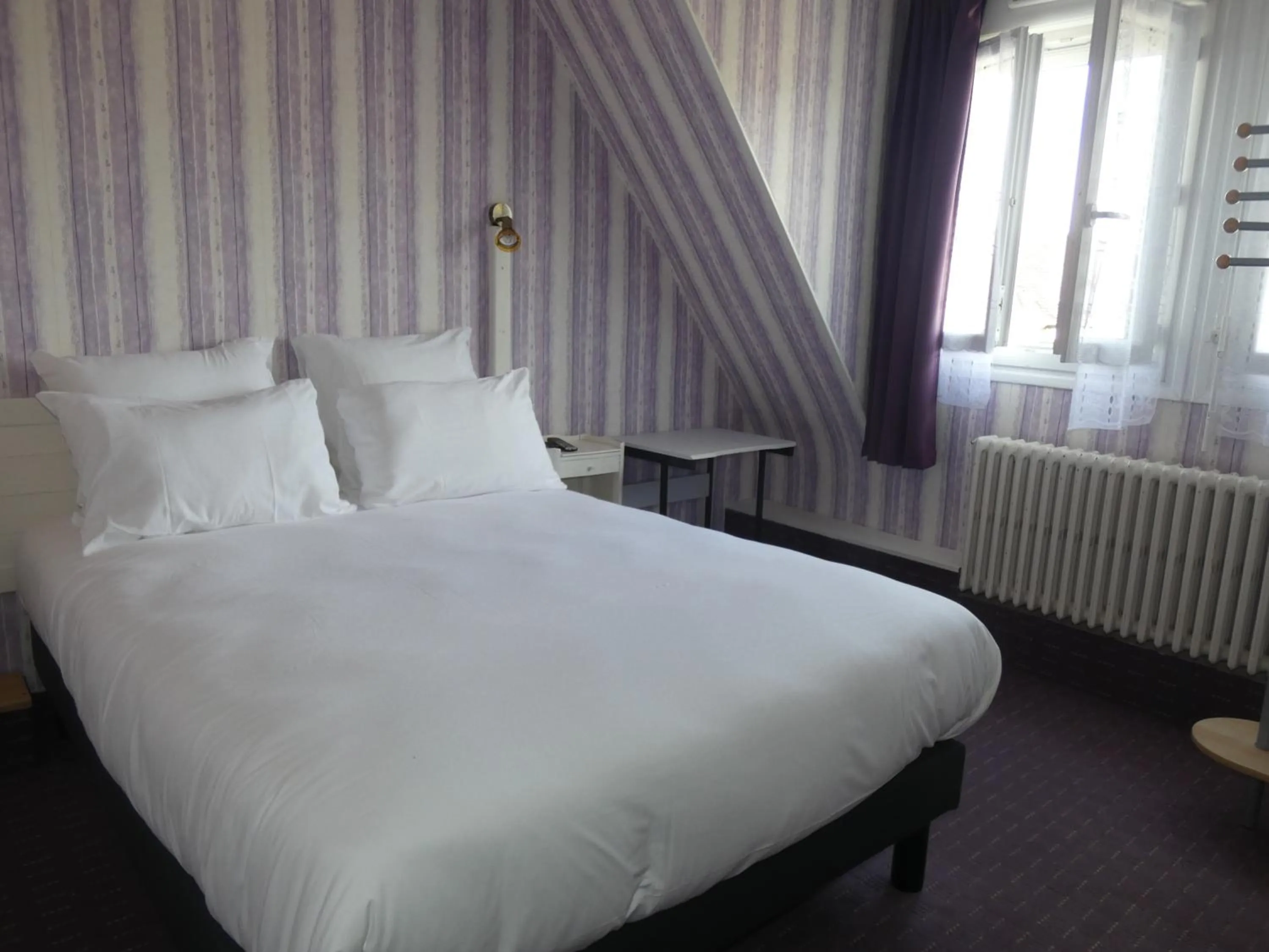 Bedroom, Bed in Hôtel de France