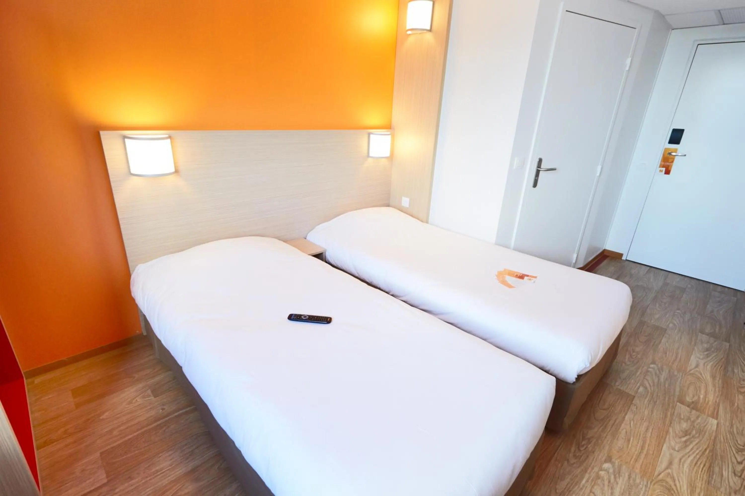 Bedroom, Bed in Premiere Classe Bordeaux Ouest - Mérignac Aéroport