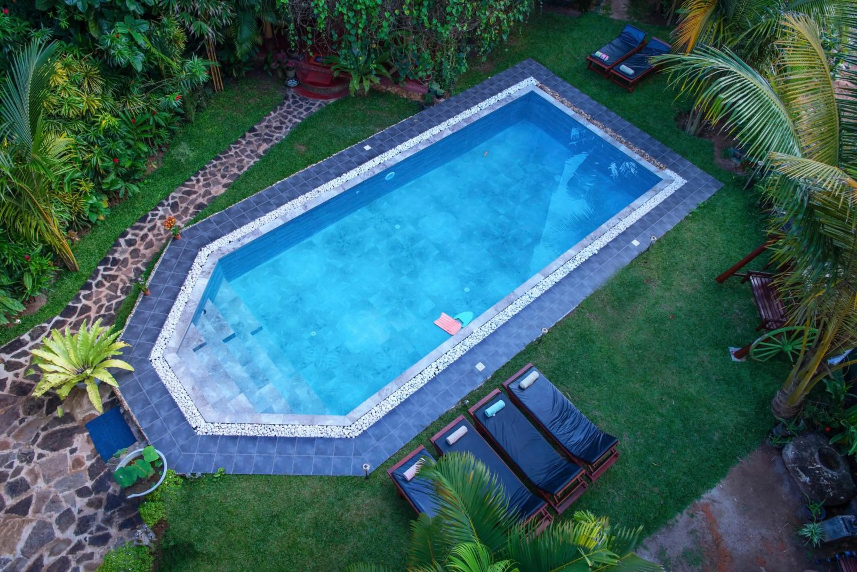 Swimming pool in Hotel Finlanka
