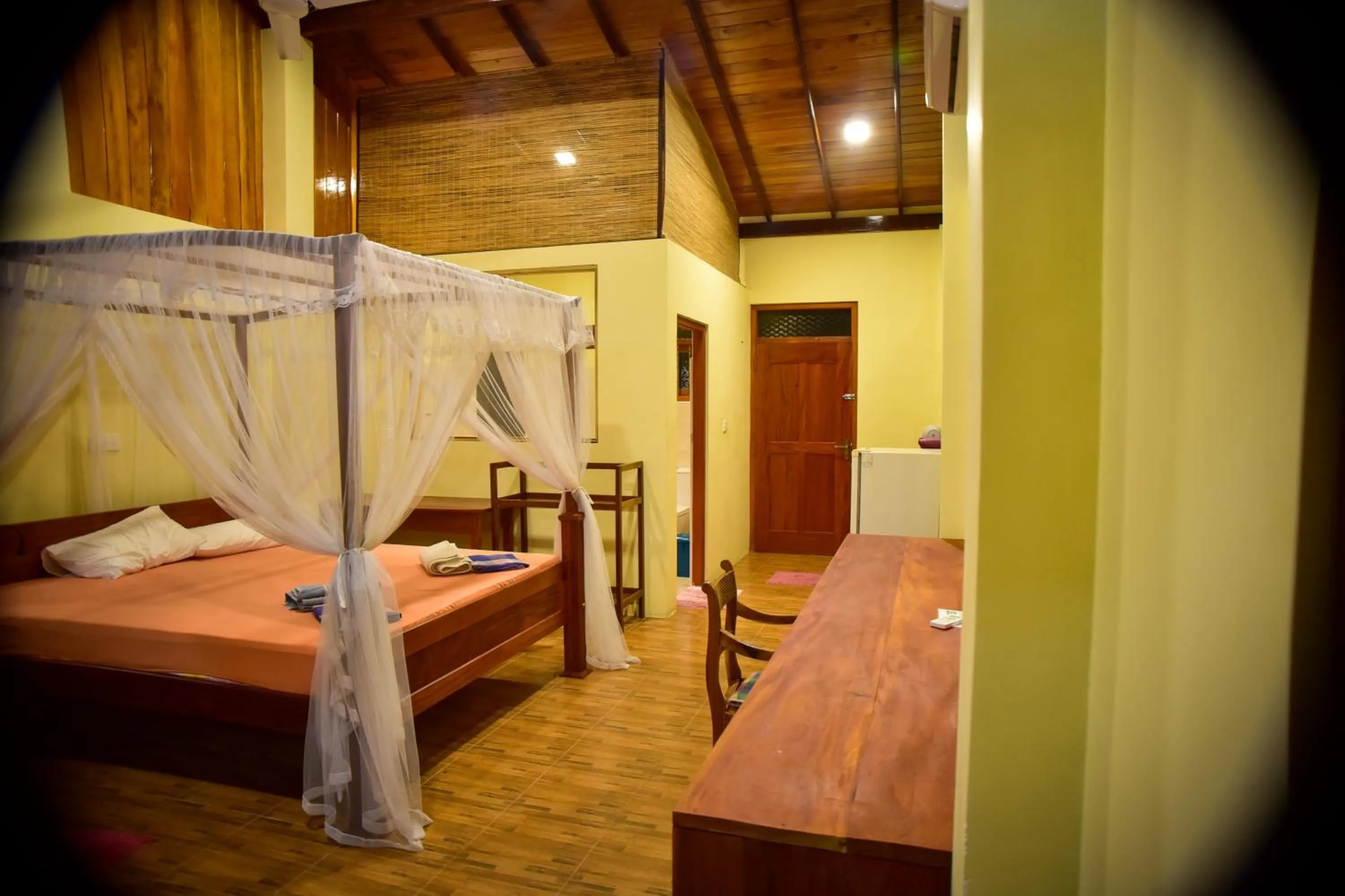 Bathroom, Bed in Hotel Finlanka