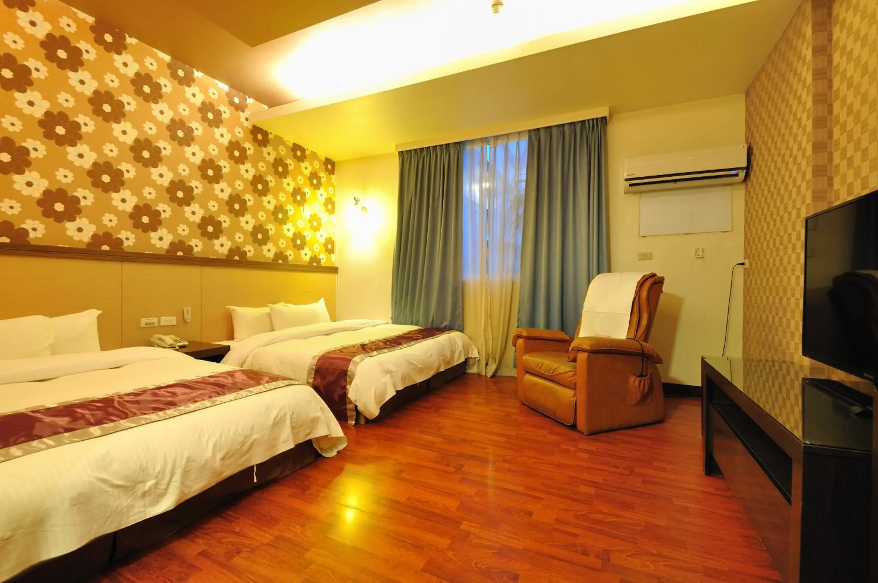 Superior Quadruple Room - with Garage in Wogo Hotel Superior Quadruple Room - with Garage in Wogo Hotel