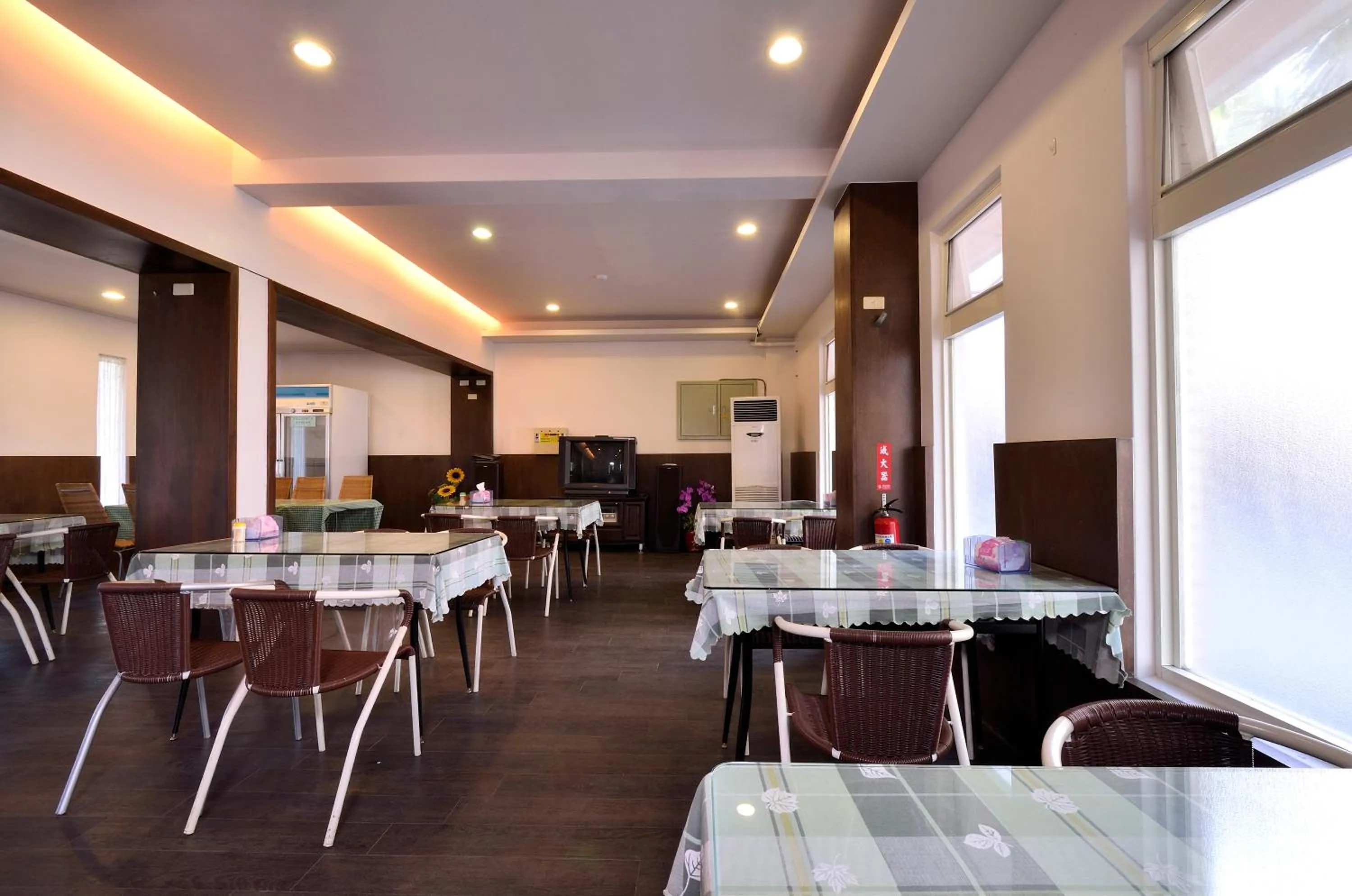 Restaurant/places to eat in Wogo Hotel
