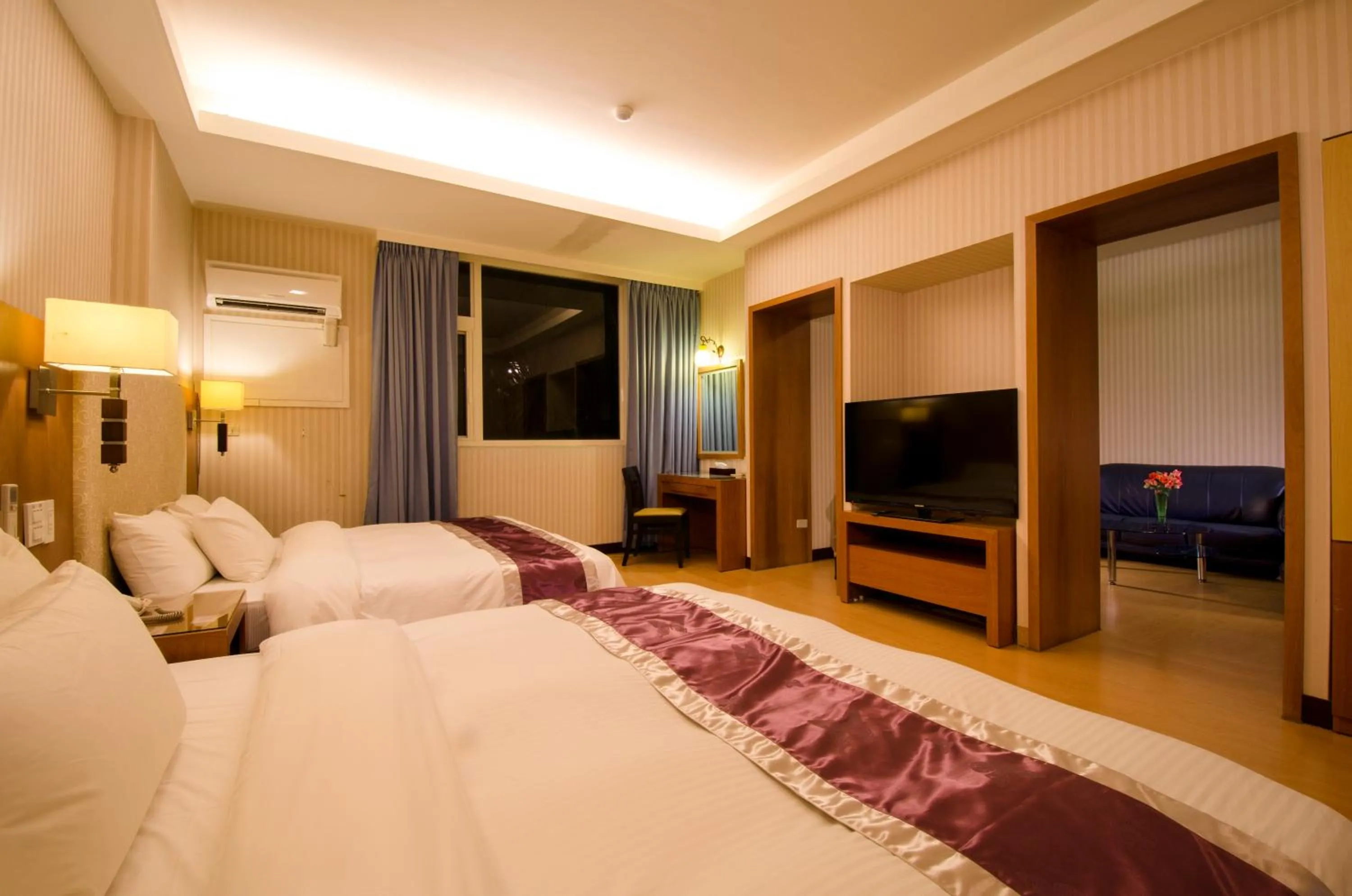 Photo of the whole room, Bed in Wogo Hotel
