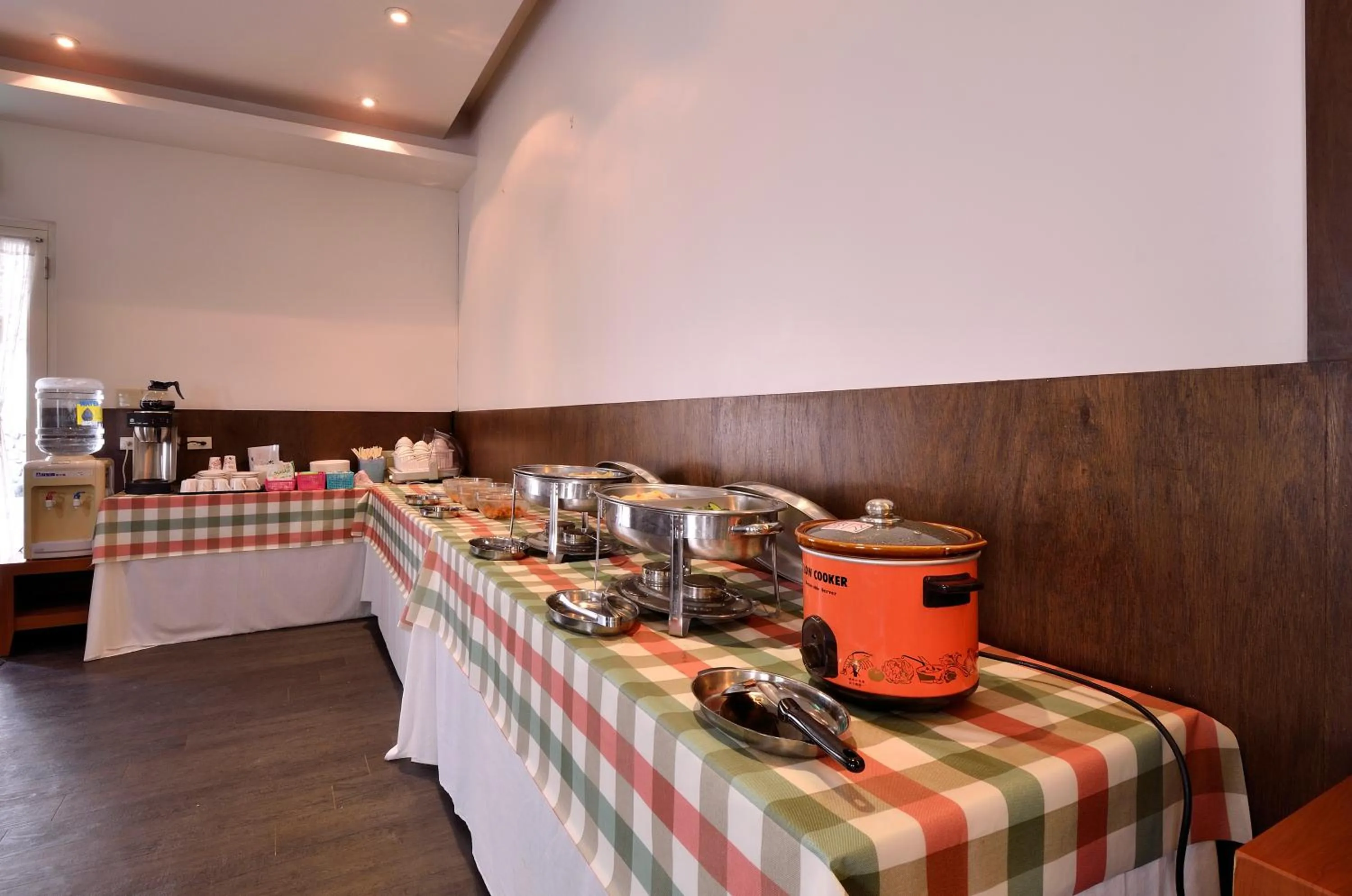 Restaurant/places to eat in Wogo Hotel