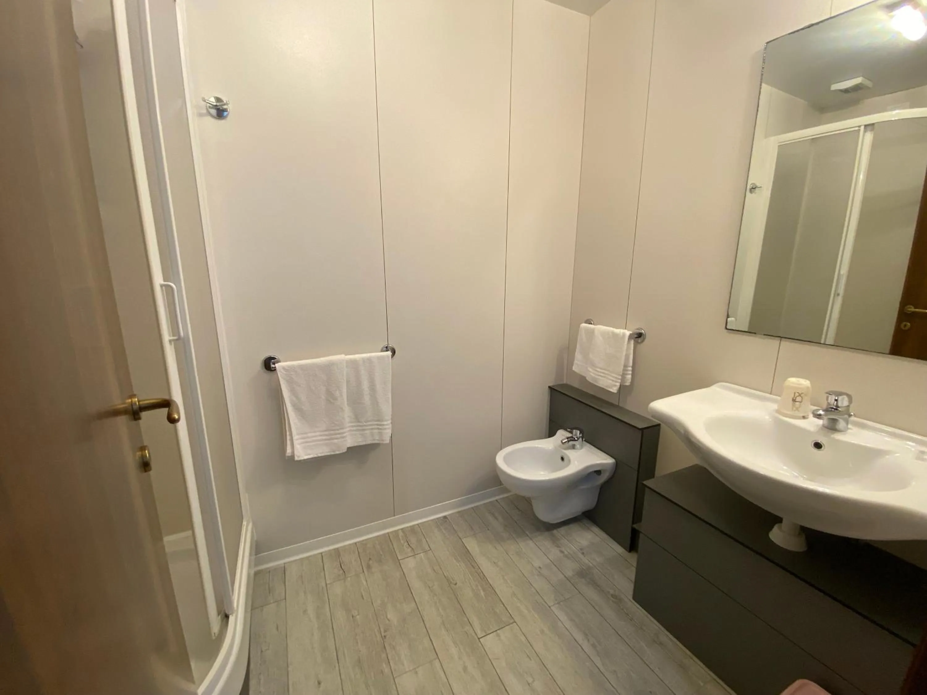 Bathroom in Londrino Sanremo