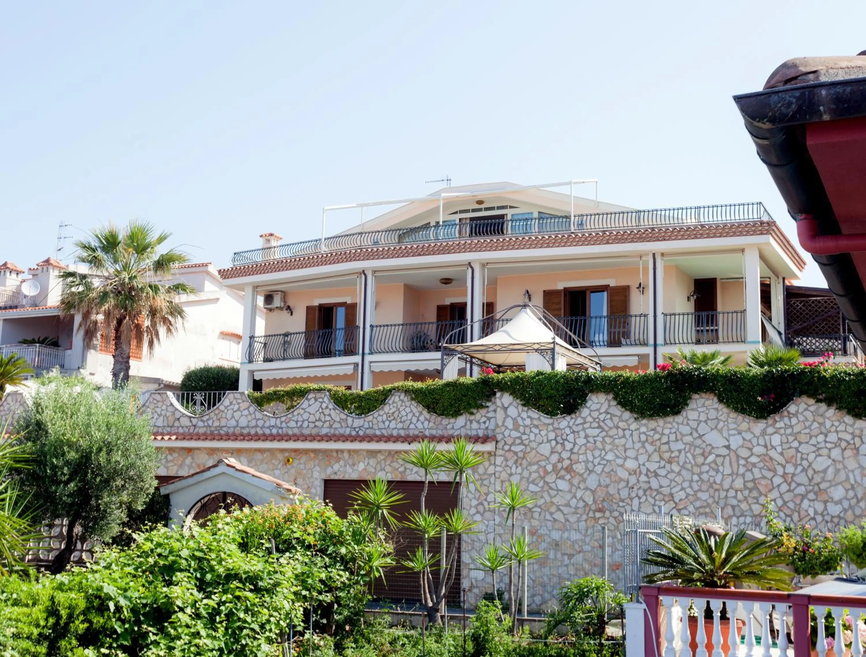 Property building in La Suite del Faro