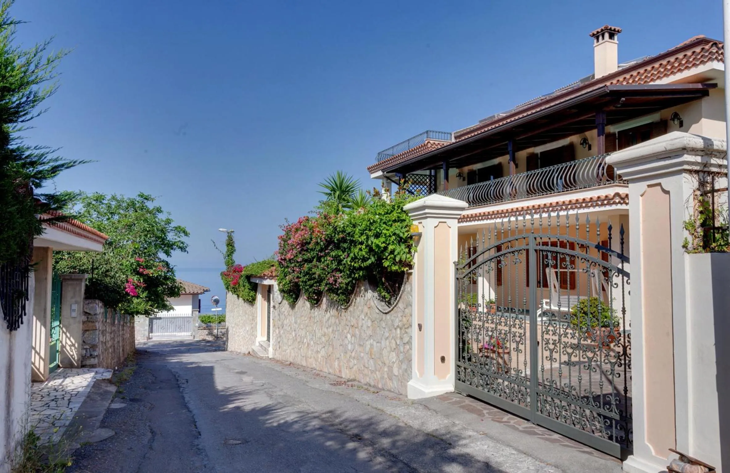 Facade/entrance in La Suite del Faro