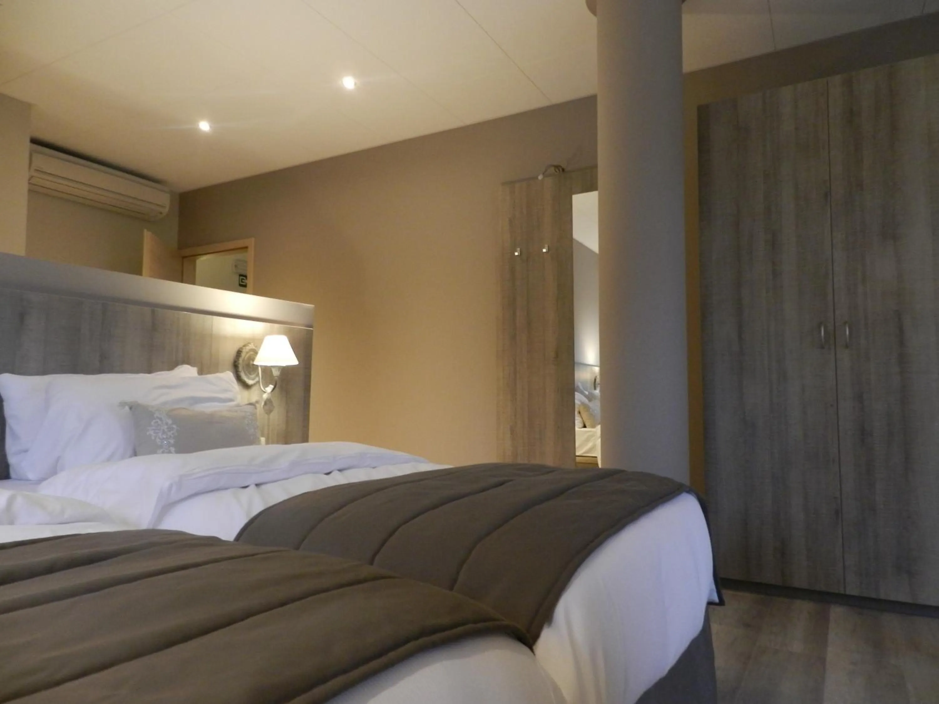 Bed in Hôtel de la Tour