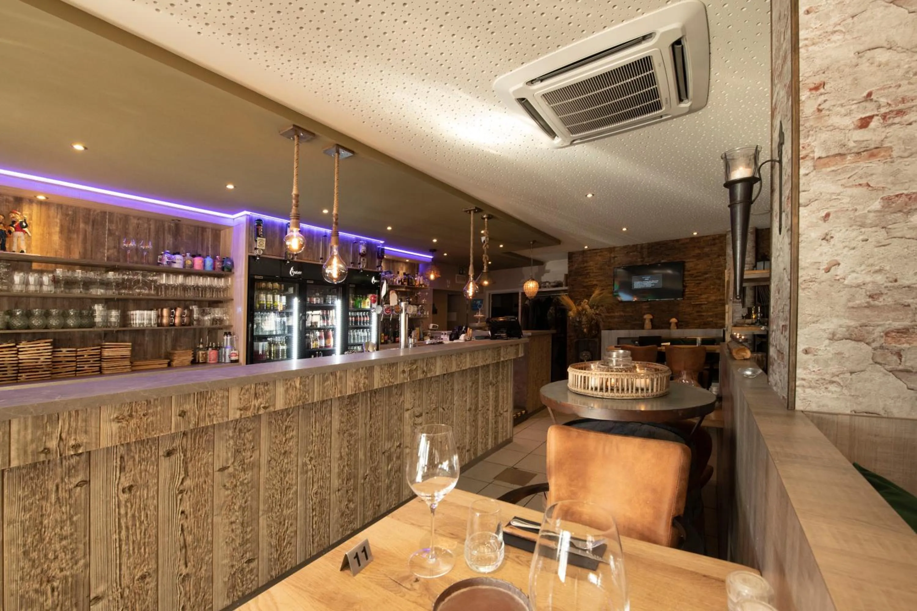 Lounge or bar in Hôtel de la Tour