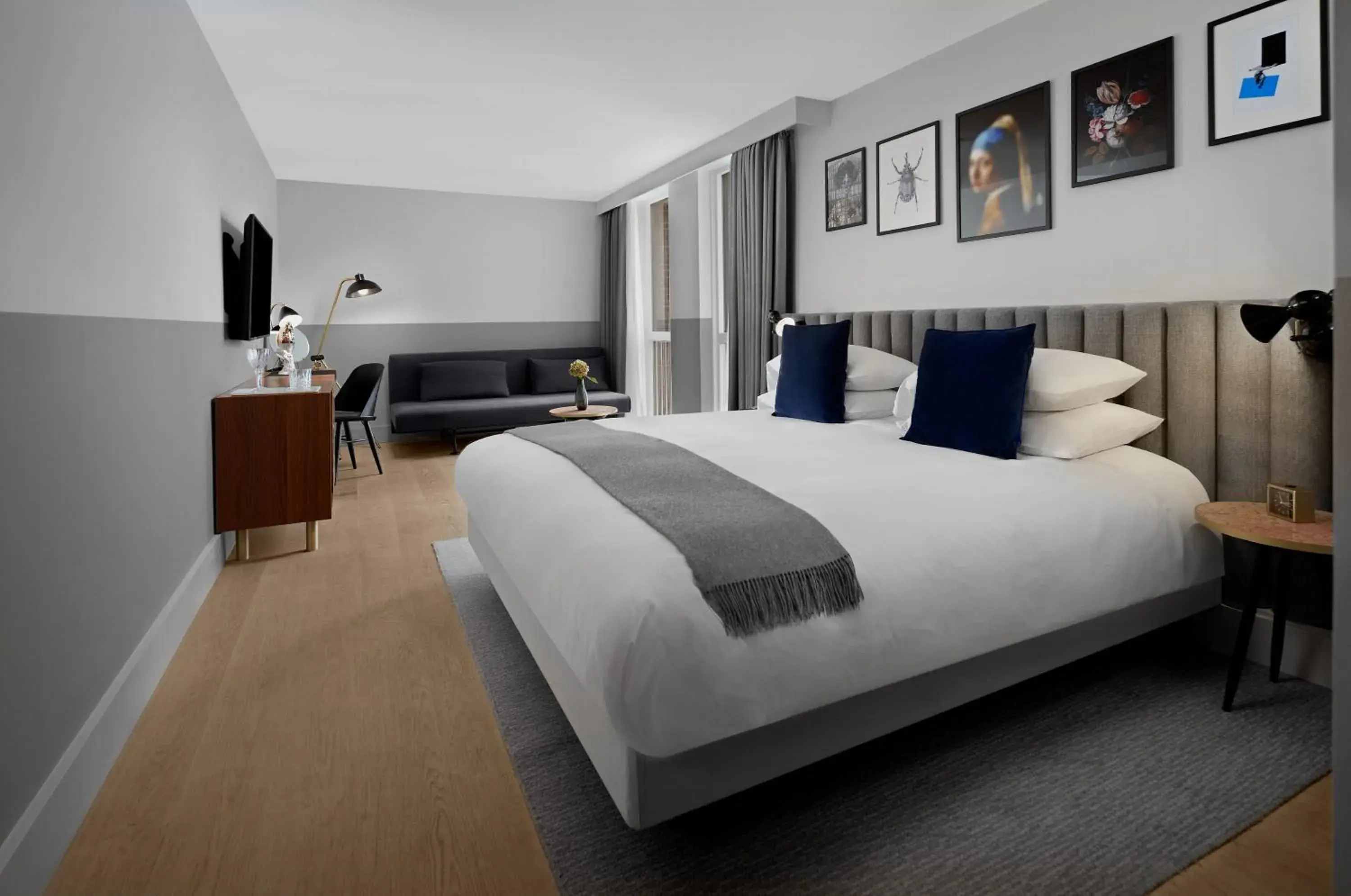 Premium King Room with Sofa Bed in Kimpton De Witt Amsterdam by IHG Premium King Room with Sofa Bed in Kimpton De Witt Amsterdam by IHG