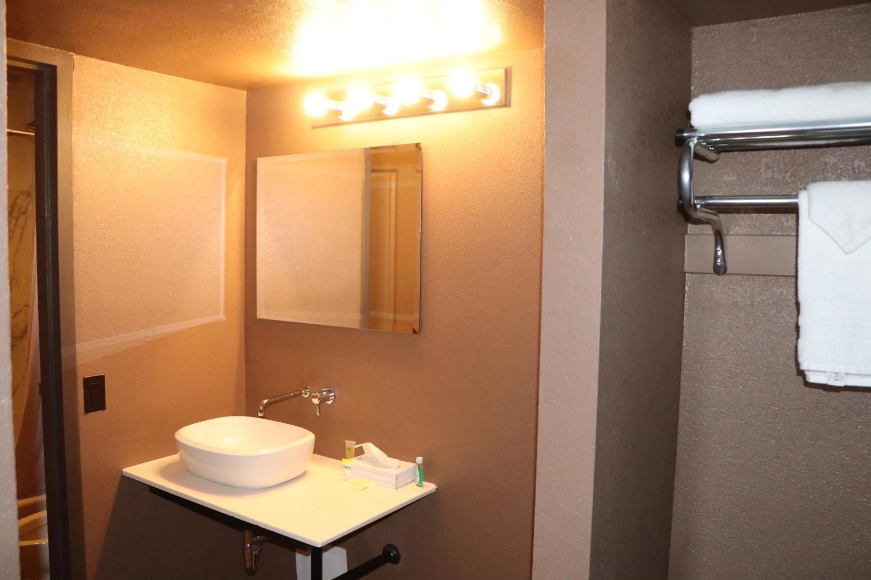 Bathroom in Historic Cow Palace Inn