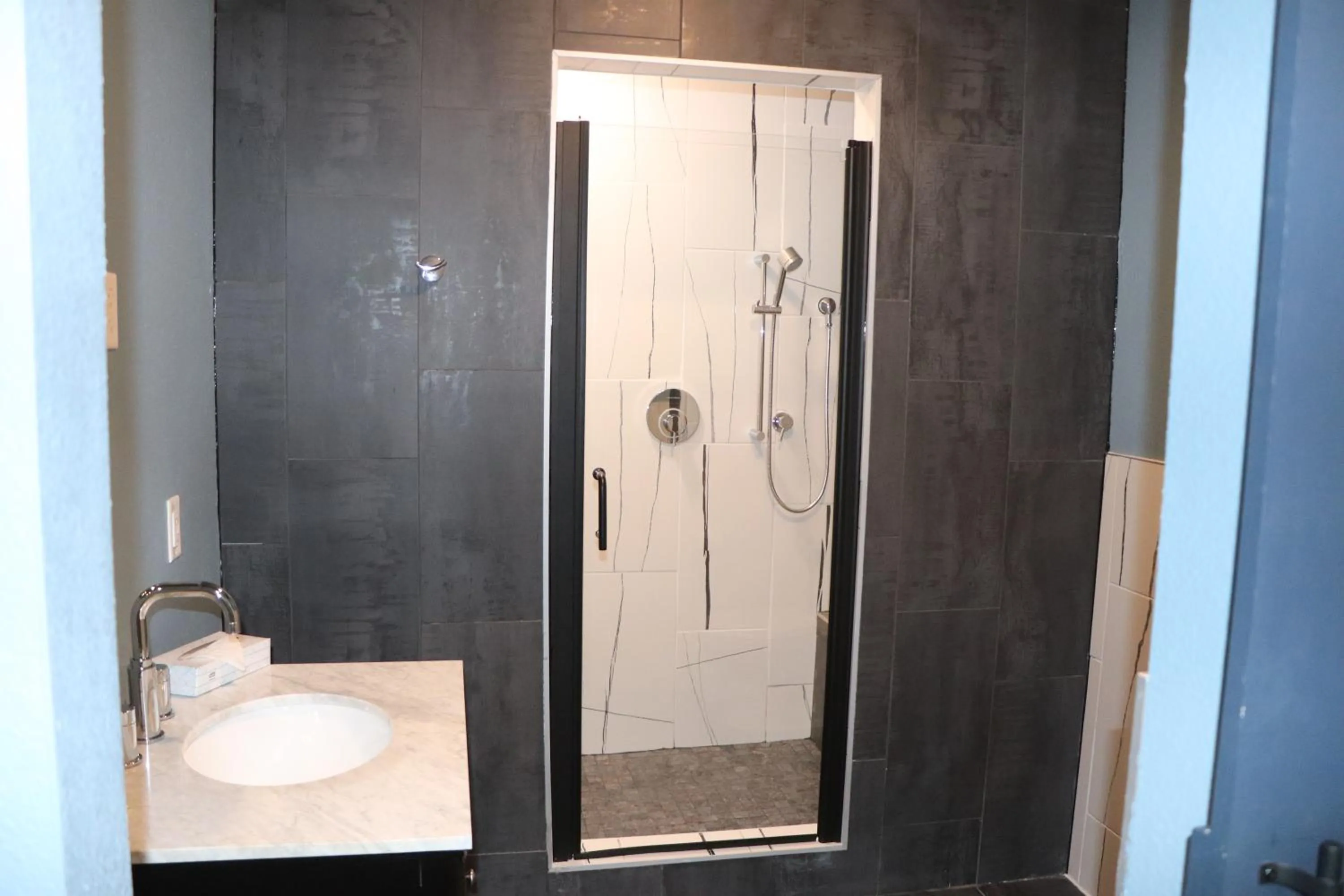 Shower in Historic Cow Palace Inn