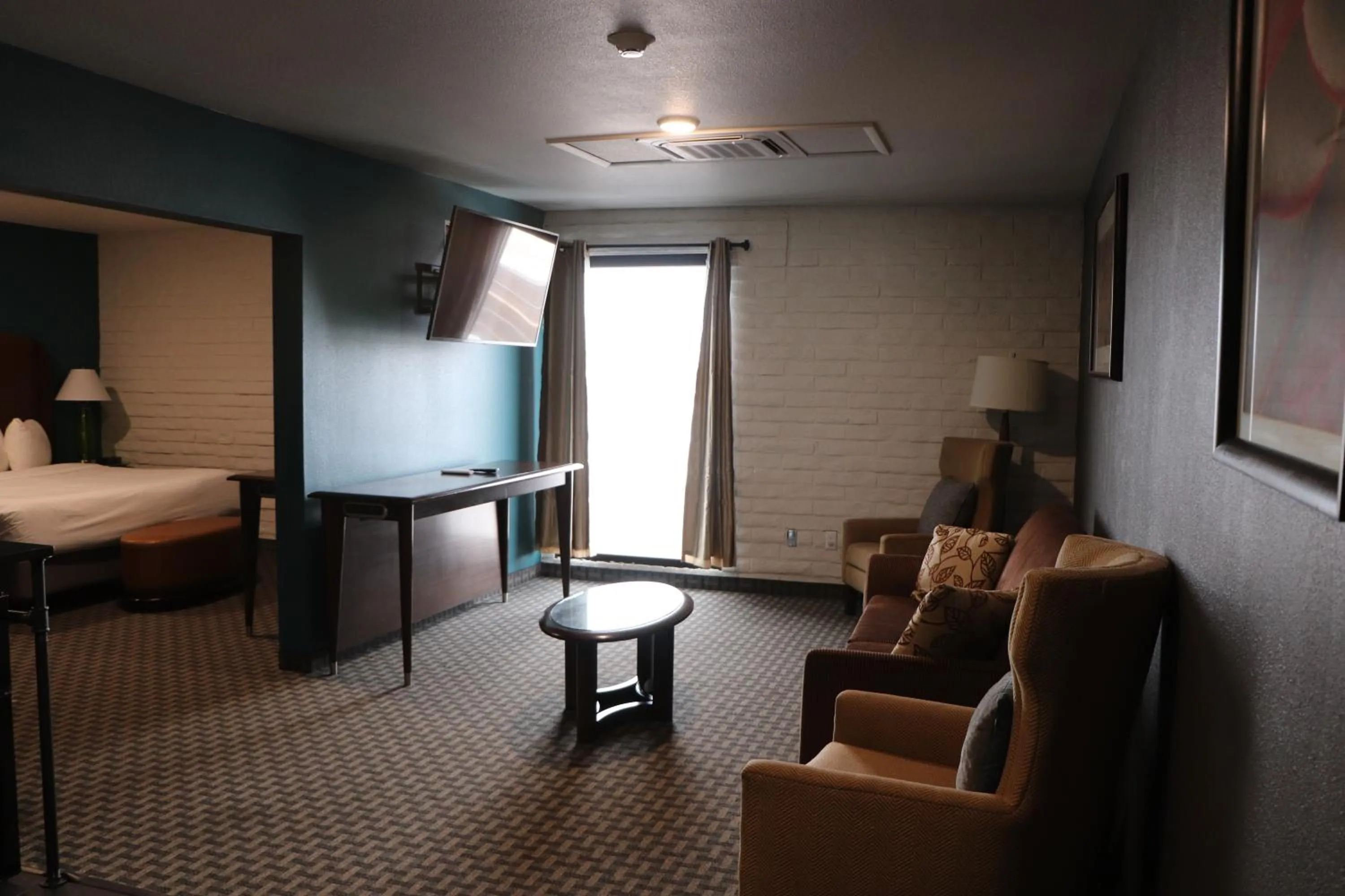 Seating area, Bed in Historic Cow Palace Inn