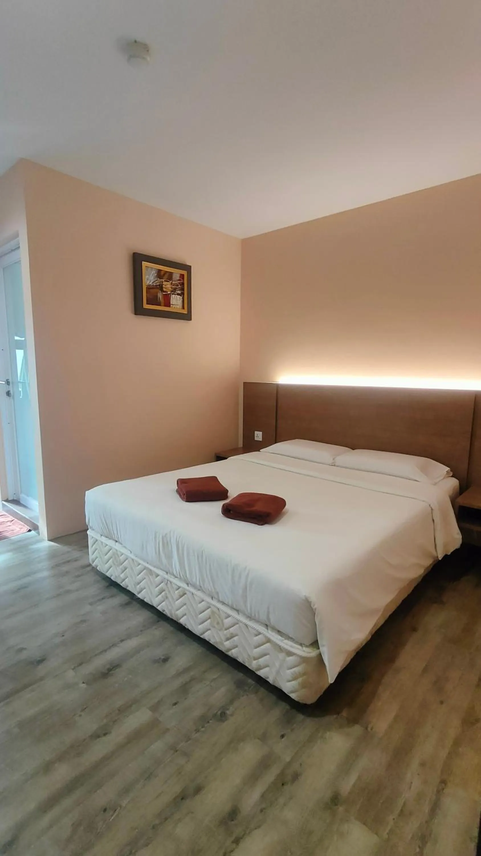 Photo of the whole room, Bed in Walk Inn