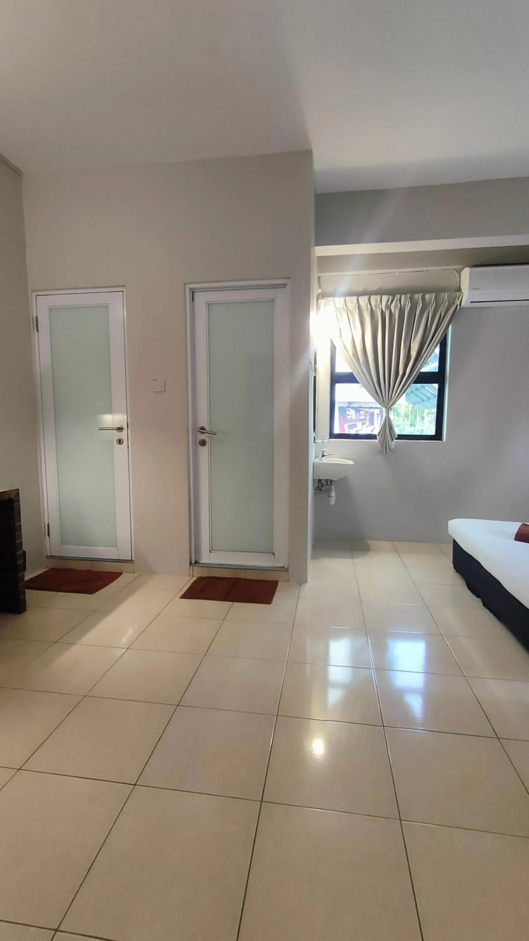 Bedroom, Bed in Walk Inn