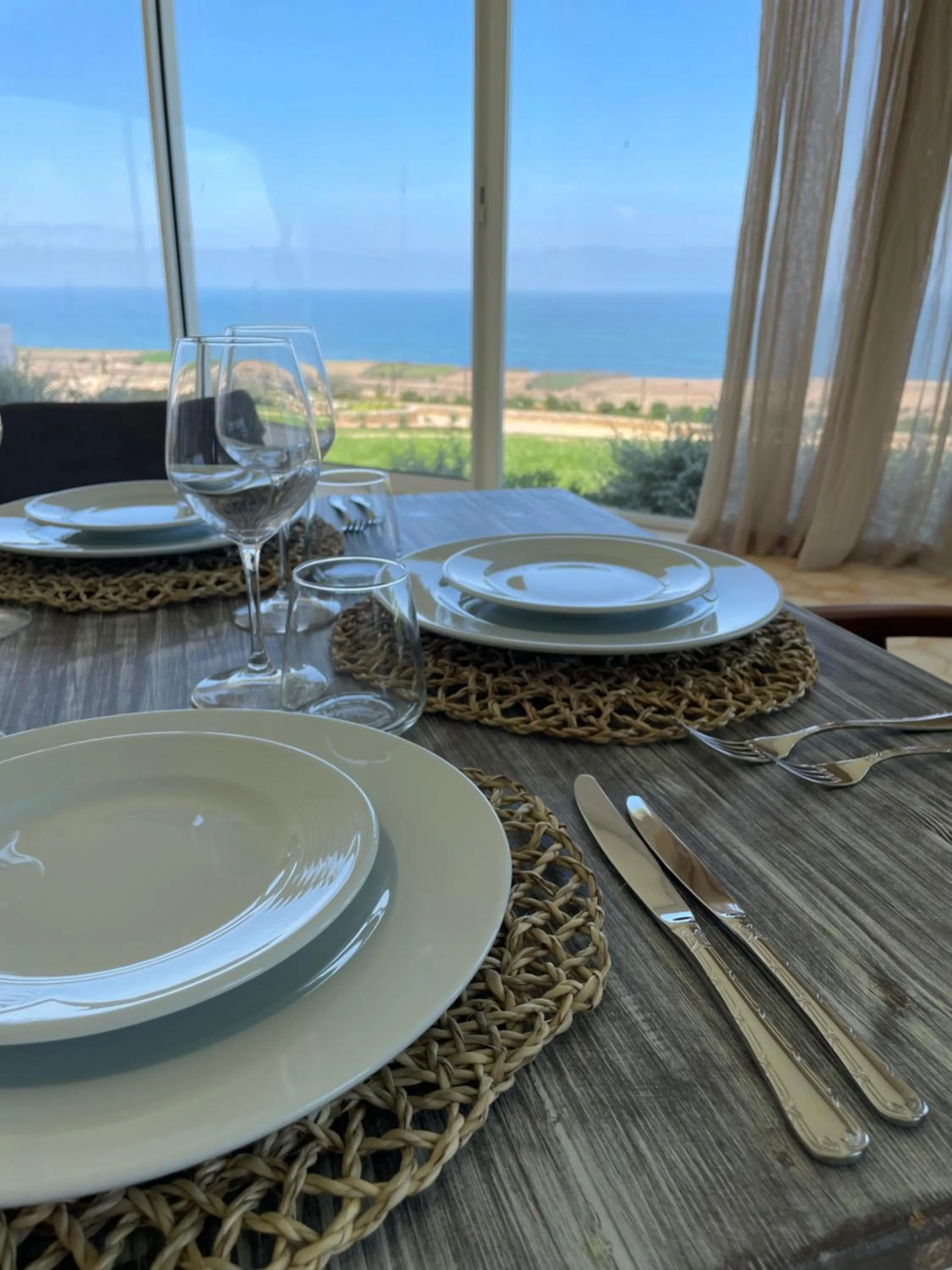 Restaurant/places to eat in Villa La Falaise