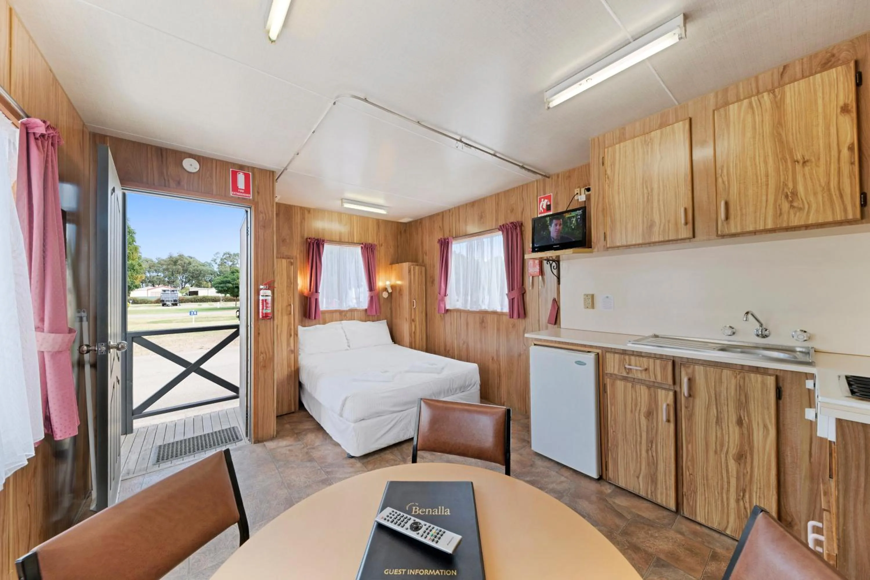 Kitchen or kitchenette in Benalla Tourist Park