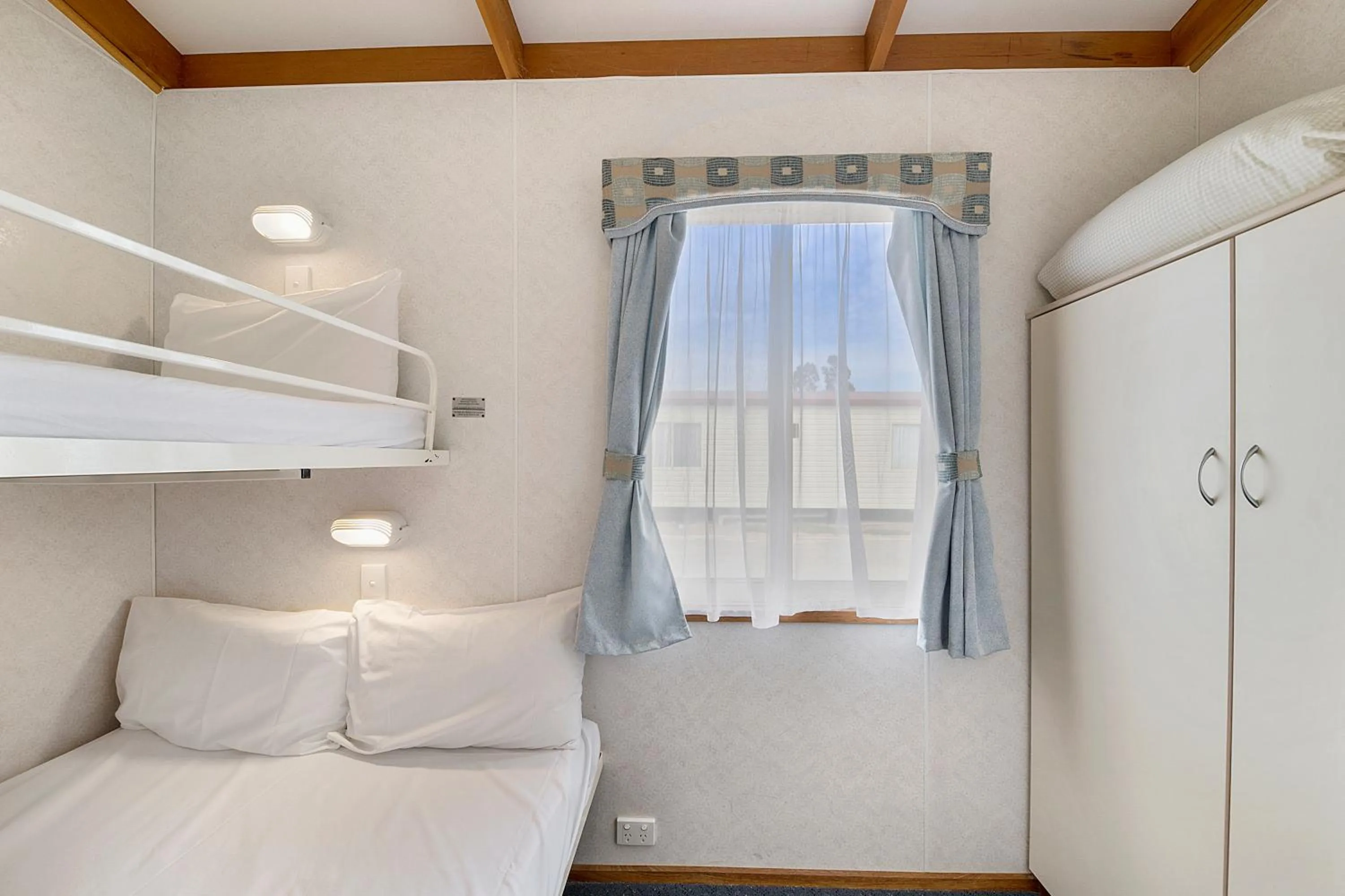 Bedroom, Bed in Benalla Tourist Park