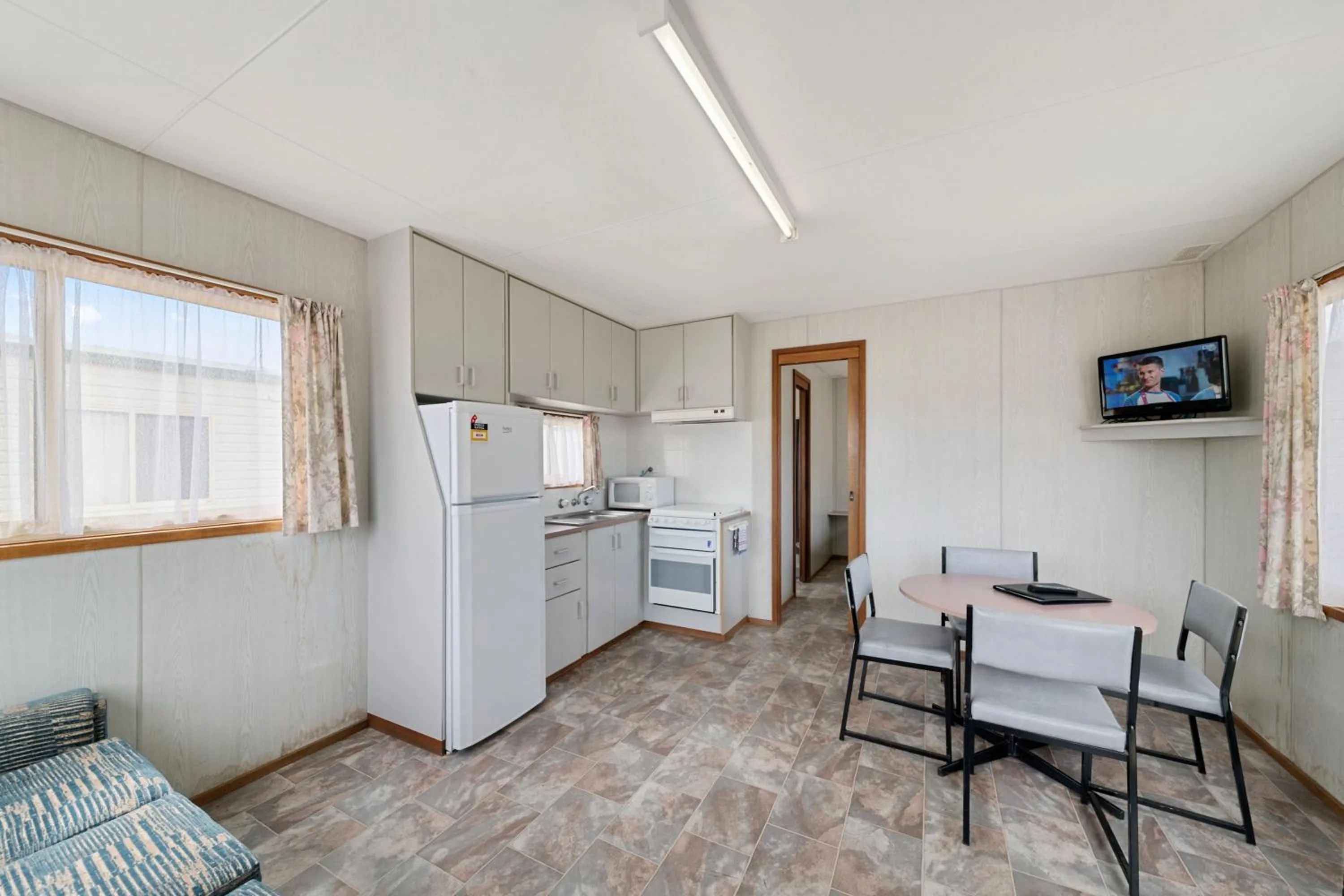 Kitchen or kitchenette in Benalla Tourist Park