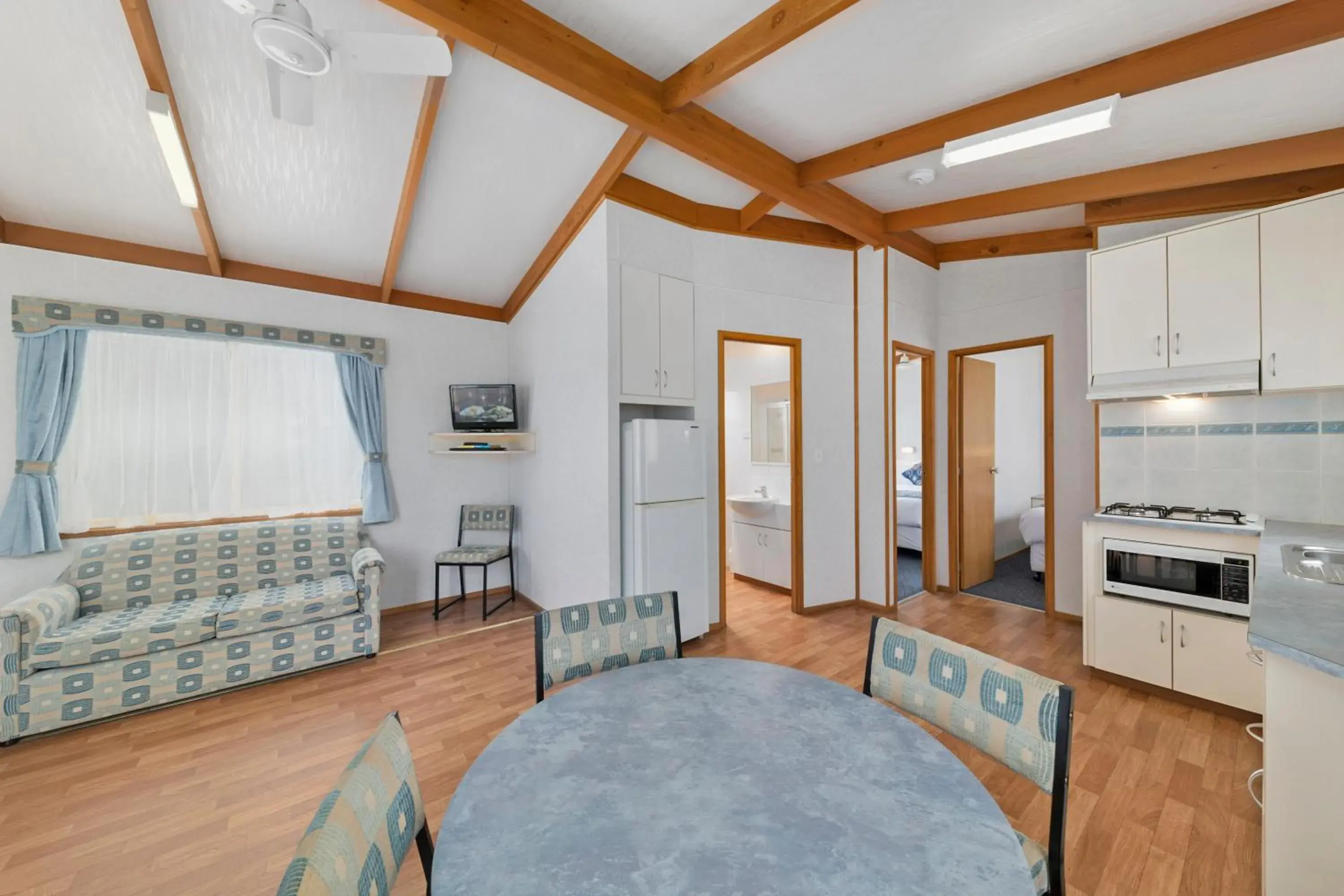 2 Bedroom Queen Villa in Benalla Tourist Park 2 Bedroom Queen Villa in Benalla Tourist Park