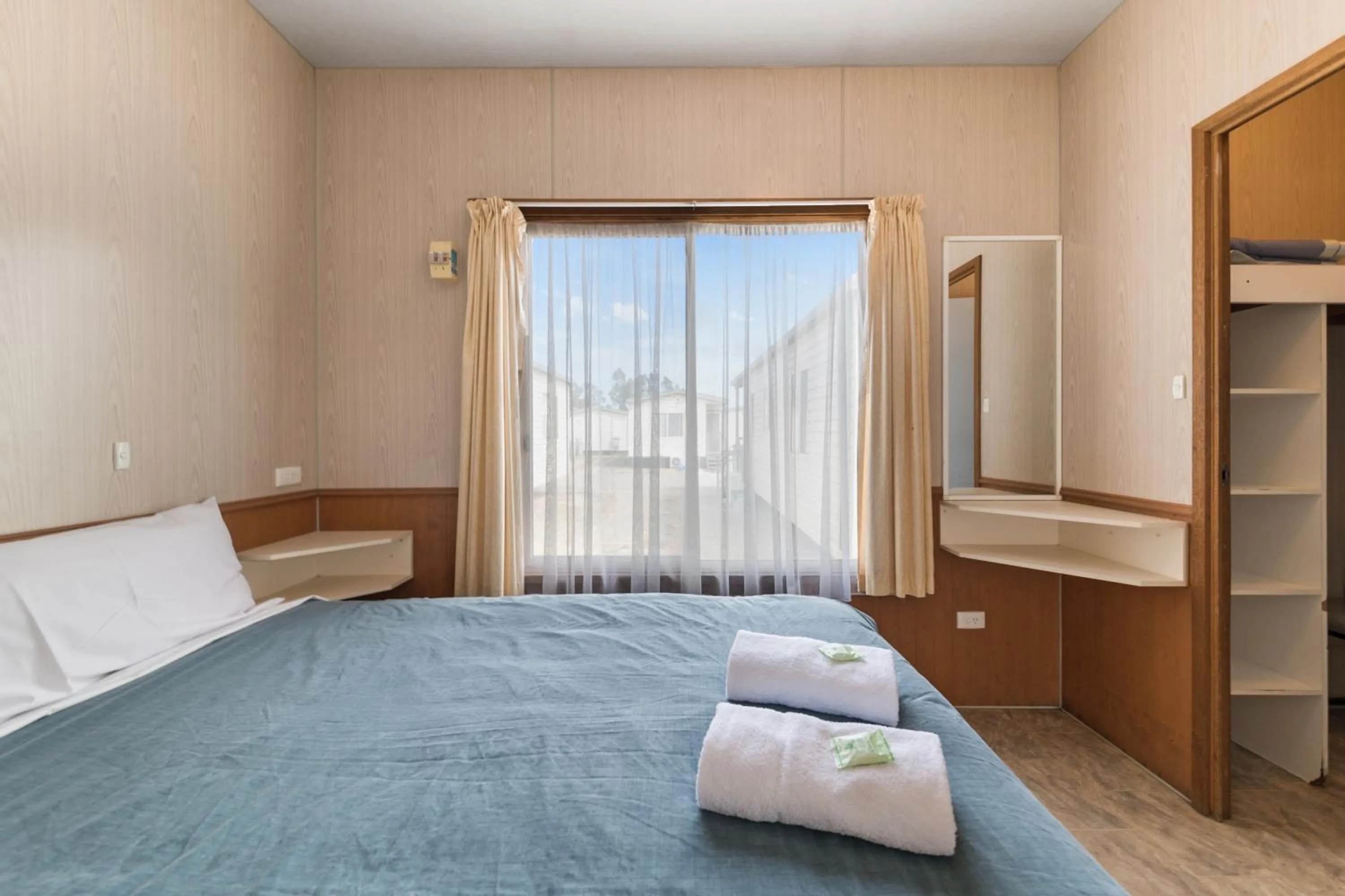 Bedroom, Bed in Benalla Tourist Park