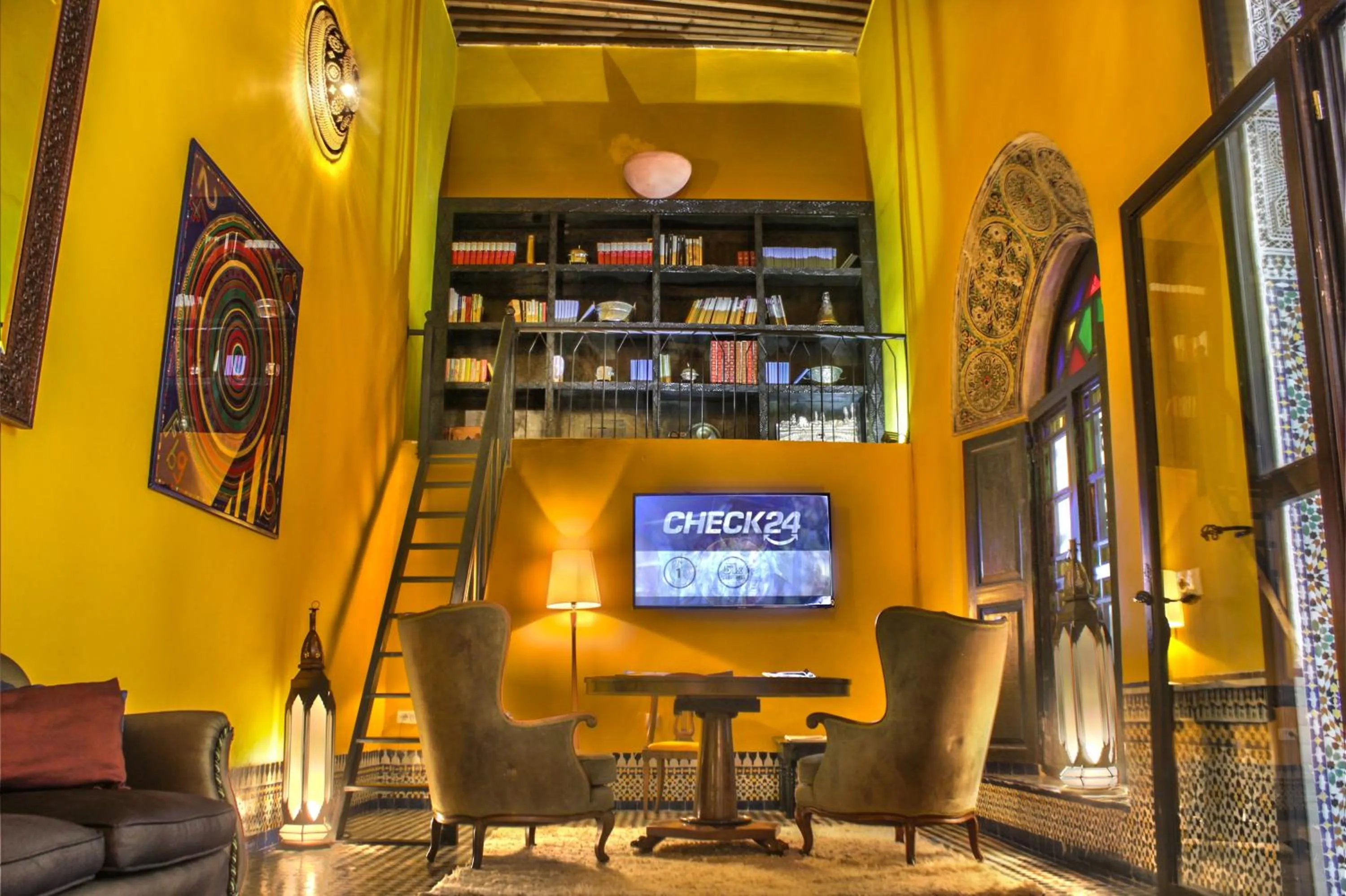 Communal lounge/ TV room in Riad Palais Bahia Fes